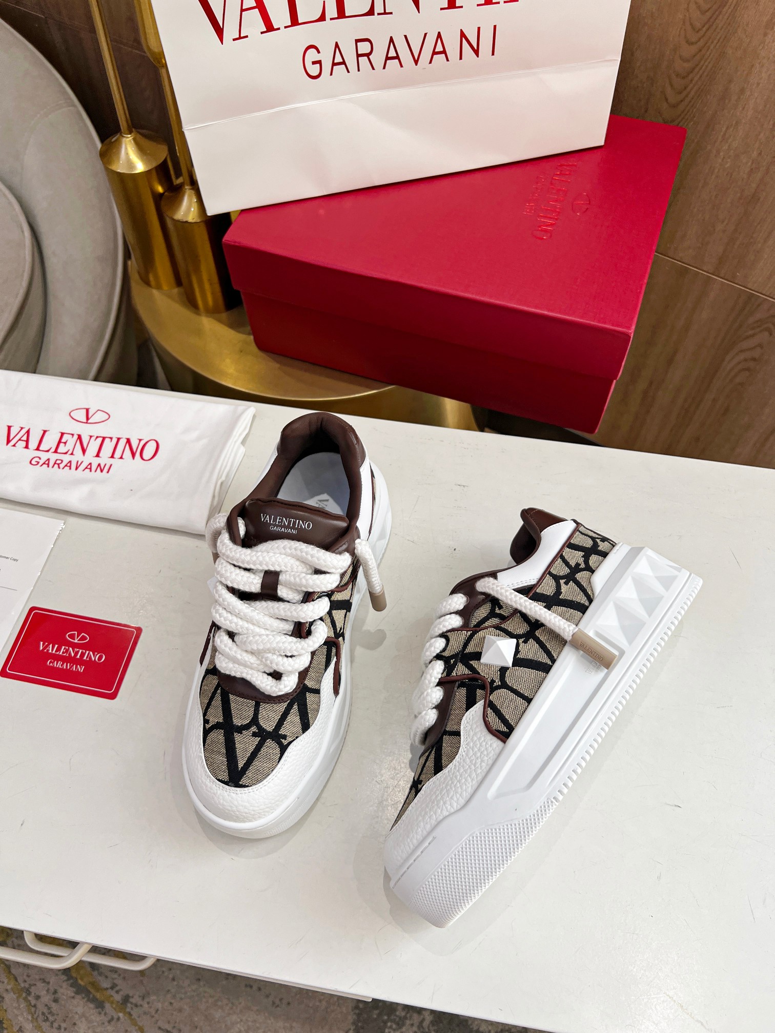 P330🔺Valentino🔺华伦天奴 新款休闲鞋2023最新款 走秀情侣爆款 粗鞋带 休闲鞋 ，Elsa Hosk张艺兴 关晓彤等众多明星同款 🔥 pink pp系列芭比粉被eanor Hosk 穿出了不一样的随性和时髦 阿那亚大秀可谓是刷爆了时尚圈！鞋面全油边+鞋身丝印+3D打印相结合完美👍 独家开模TPU大底 全套包装 码数35—45（女款41.男款38定做）