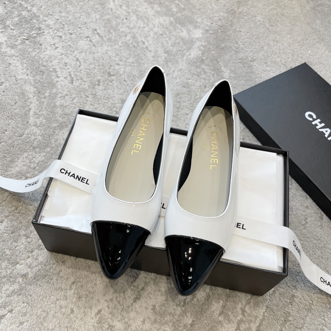 CHANEL Mary Jane сандалии подиумная модель подкладка из овечьей кожи подошва из натуральной итальянской кожи подчеркивает белизну кожи и добавляет элегантности