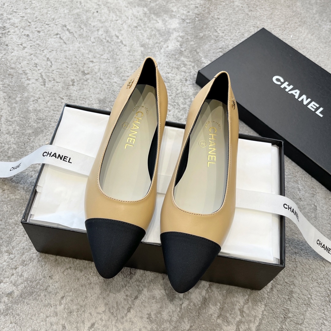 CHANEL Mary Jane сандалии подиумная модель подкладка из овечьей кожи подошва из натуральной итальянской кожи подчеркивает белизну кожи и добавляет элегантности