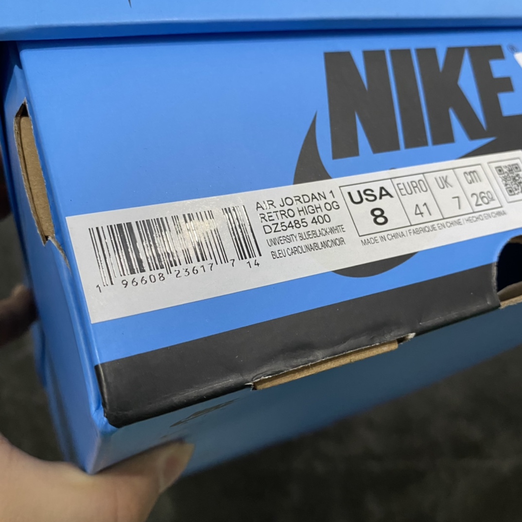 图片[9]-【XP纯原】Air Jordan 1 High OG AJ1蓝白 黑白蓝脚趾 DZ5485-400n大厂出品 细节区别市面刺绣 排气孔 鞋带口 皮料裁剪大底纹路 车线 印刷 飞翼 中底 背胶n公司工艺无需多言 碾压各路复刻n入了正品朋友不妨自行对比 尺码 40 40.5 41 42 42.5 43 44 44.5 45 46 47.5nnn-莆田鞋批发中心