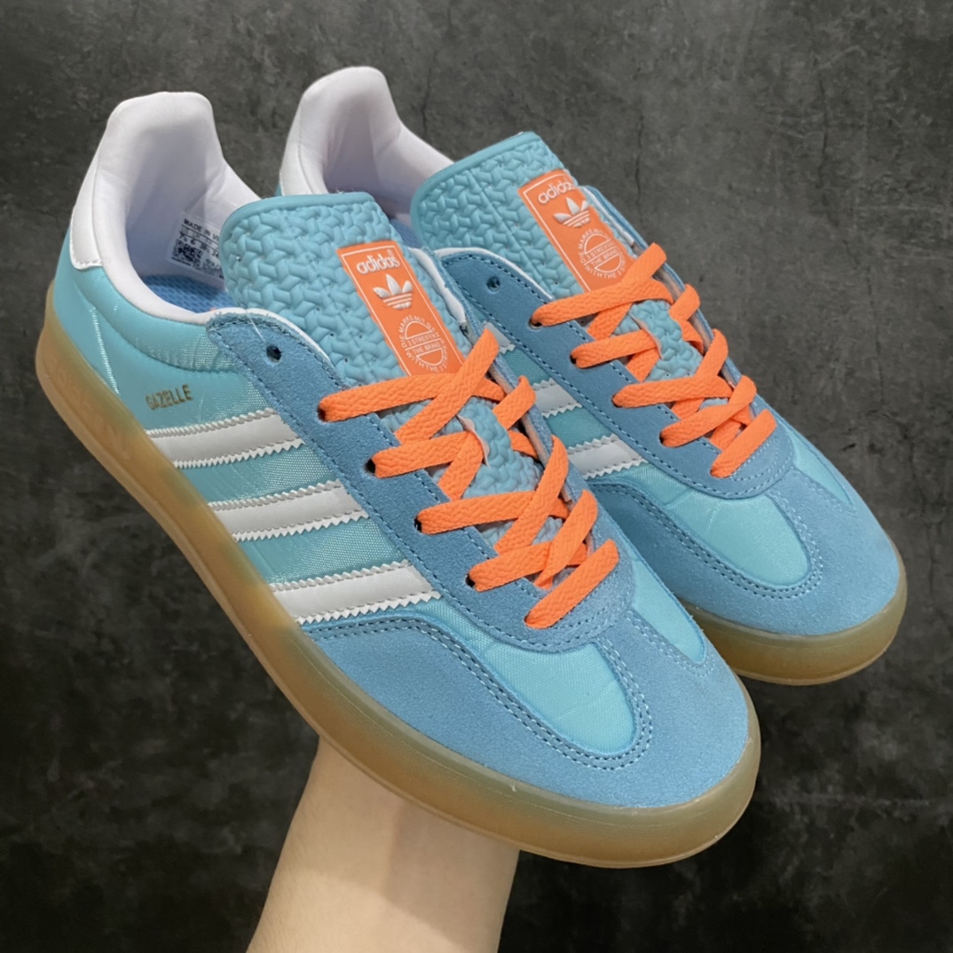 【纯原版】Adidas Originals Gazelle Indoor蓝白 HQ9017 三叶草复古休闲防滑耐磨低帮板鞋nn目前最高版 区别市场通货 正确尼龙布➕翻毛皮拼接 正确鞋舌正确侧面凸起烫金GAZELLE字母 海玻璃鞋垫背部刷胶n后跟港宝定型 纸板中底也都是同步原鞋 高价零售主推版本  尺码：35 36 36.5 37 38 38.5 39 40 40.5 41 42 42.5 43 44-莆田鞋批发中心