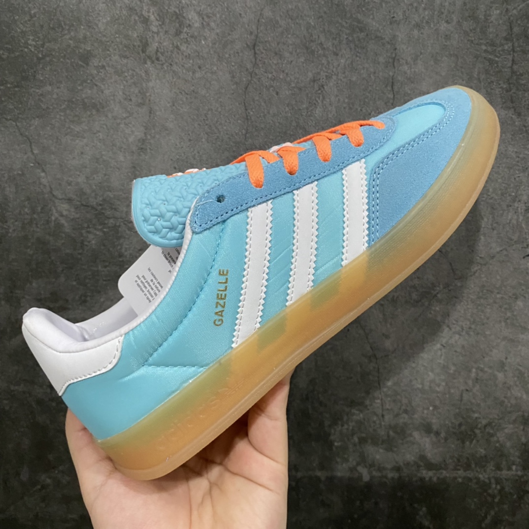 图片[2]-【纯原版】Adidas Originals Gazelle Indoor蓝白 HQ9017 三叶草复古休闲防滑耐磨低帮板鞋nn目前最高版 区别市场通货 正确尼龙布➕翻毛皮拼接 正确鞋舌正确侧面凸起烫金GAZELLE字母 海玻璃鞋垫背部刷胶n后跟港宝定型 纸板中底也都是同步原鞋 高价零售主推版本  尺码：35 36 36.5 37 38 38.5 39 40 40.5 41 42 42.5 43 44-莆田鞋批发中心