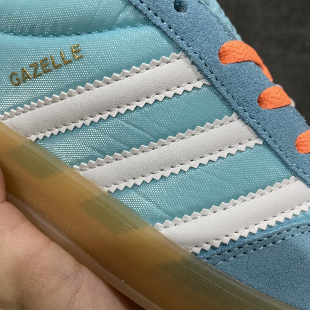 图片[4]-【纯原版】Adidas Originals Gazelle Indoor蓝白 HQ9017 三叶草复古休闲防滑耐磨低帮板鞋nn目前最高版 区别市场通货 正确尼龙布➕翻毛皮拼接 正确鞋舌正确侧面凸起烫金GAZELLE字母 海玻璃鞋垫背部刷胶n后跟港宝定型 纸板中底也都是同步原鞋 高价零售主推版本  尺码：35 36 36.5 37 38 38.5 39 40 40.5 41 42 42.5 43 44-莆田鞋批发中心