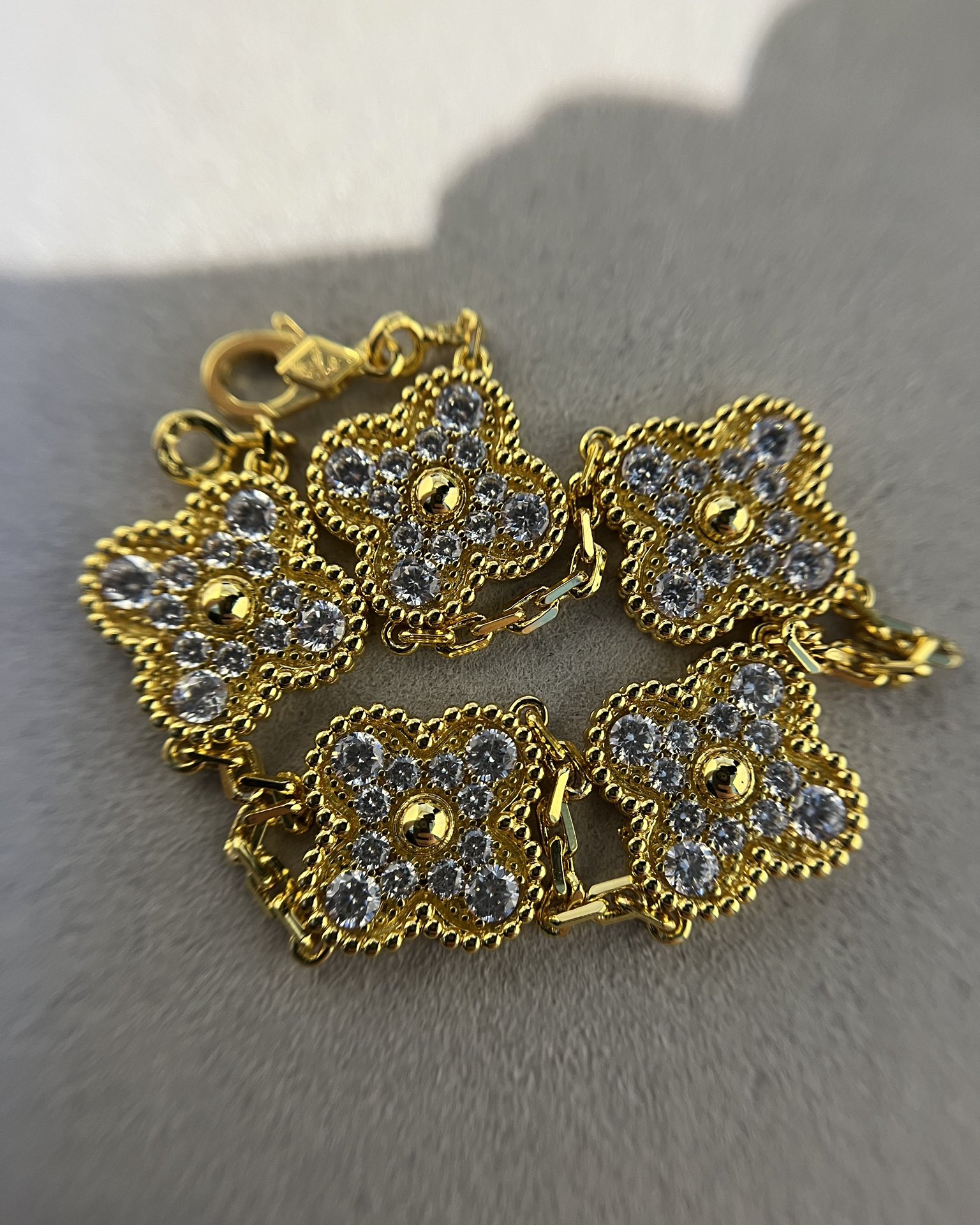 Van Cleef & Arpels vca 满钻五花手链 黄金色满钻的奢华