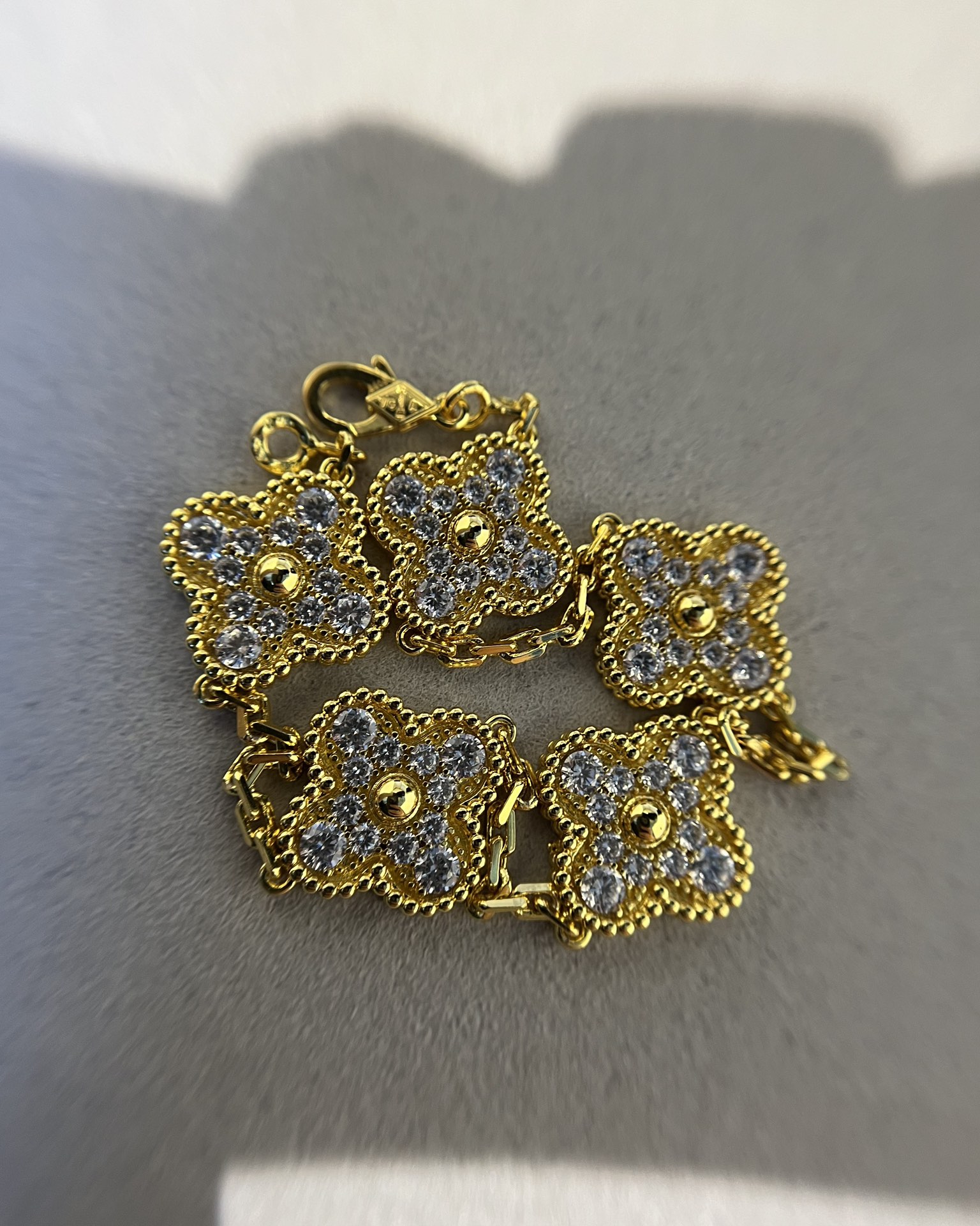 Van Cleef & Arpels vca 满钻五花手链 黄金色满钻的奢华
