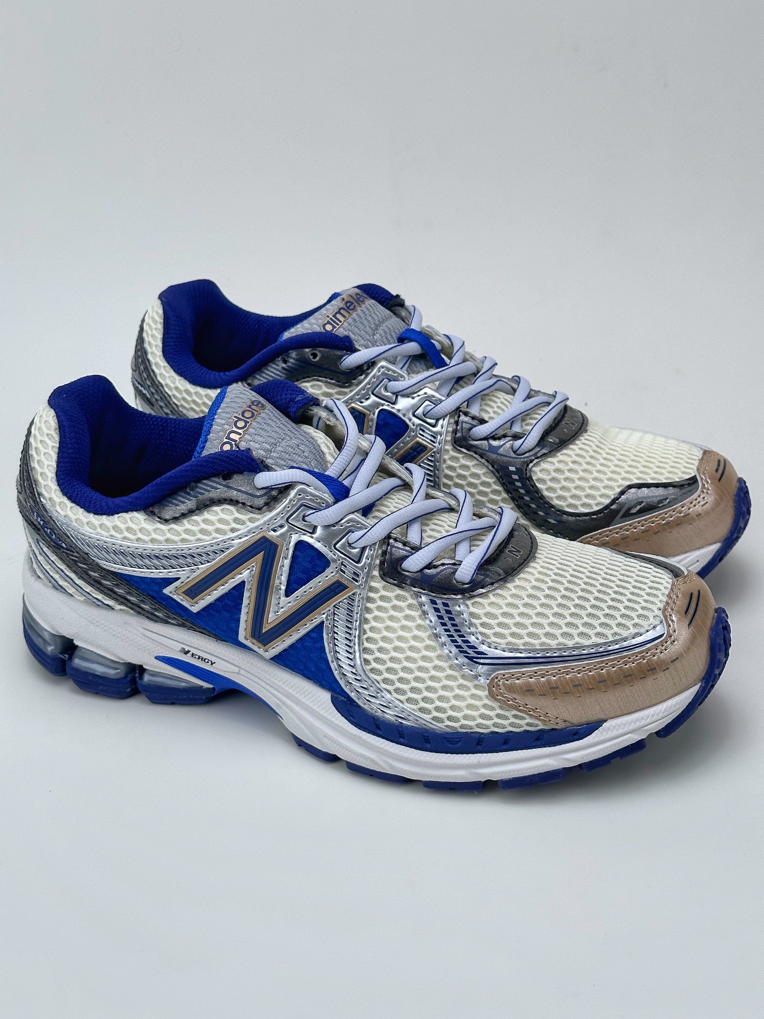 AIME LEON DORE x New Balance NB Retro White and Blue 860V2 Anti-slip Wear-resistant Low-top Running Shoes ML860AM2