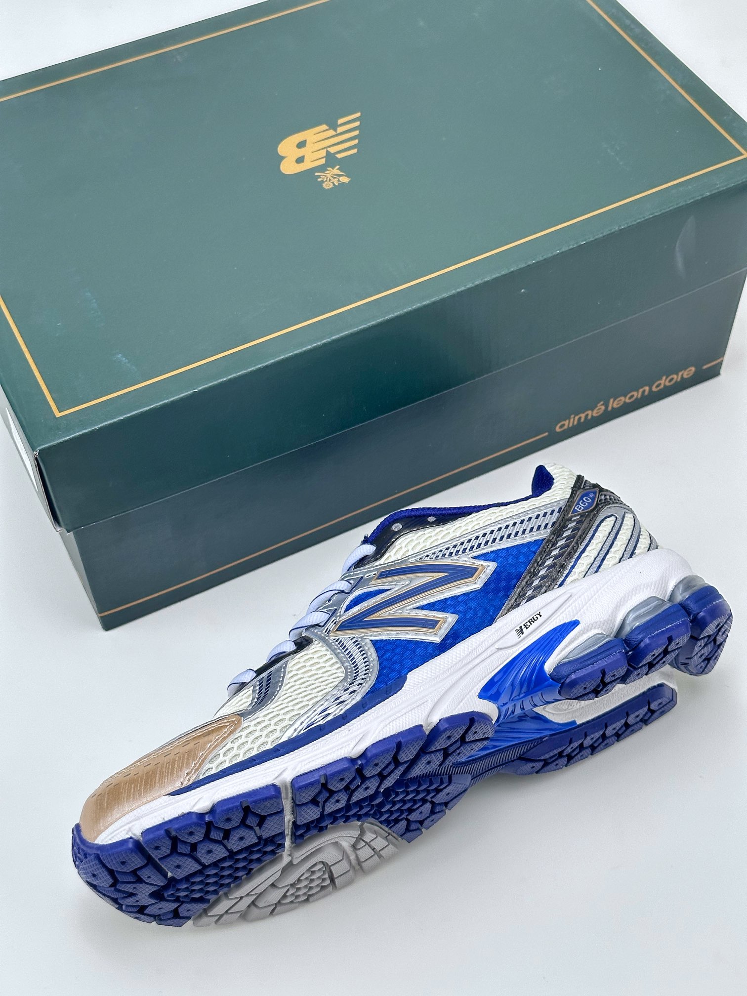 AIME LEON DORE x New Balance NB Retro White and Blue 860V2 Anti-slip Wear-resistant Low-top Running Shoes ML860AM2