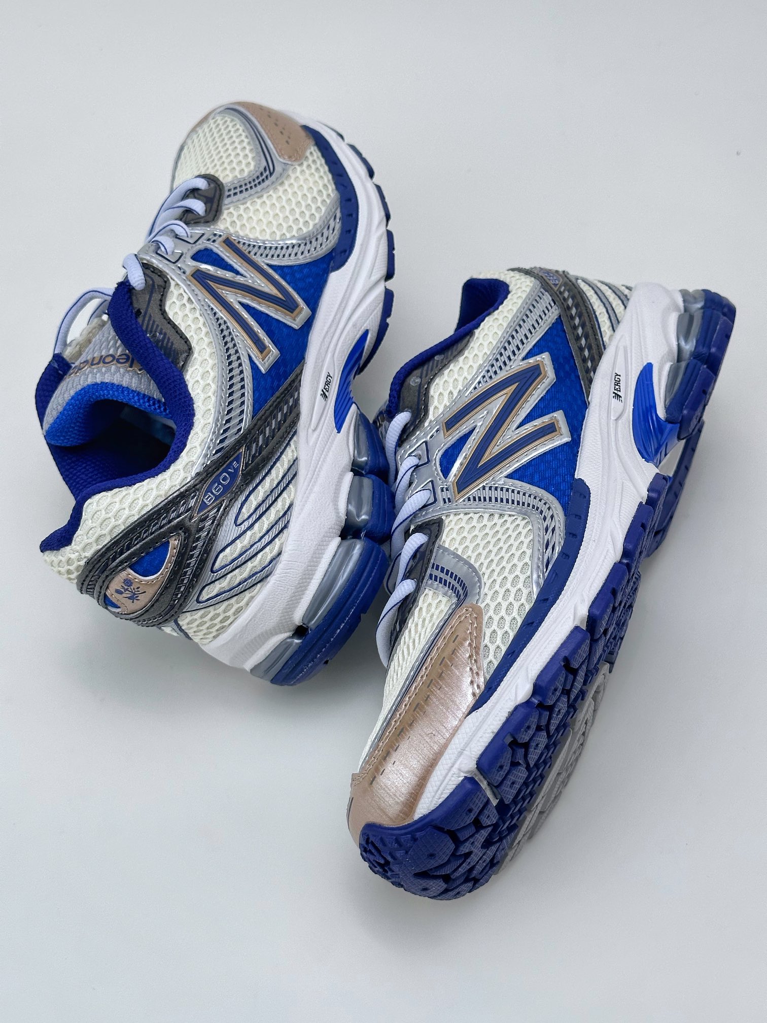 AIME LEON DORE x New Balance NB Retro White and Blue 860V2 Anti-slip Wear-resistant Low-top Running Shoes ML860AM2