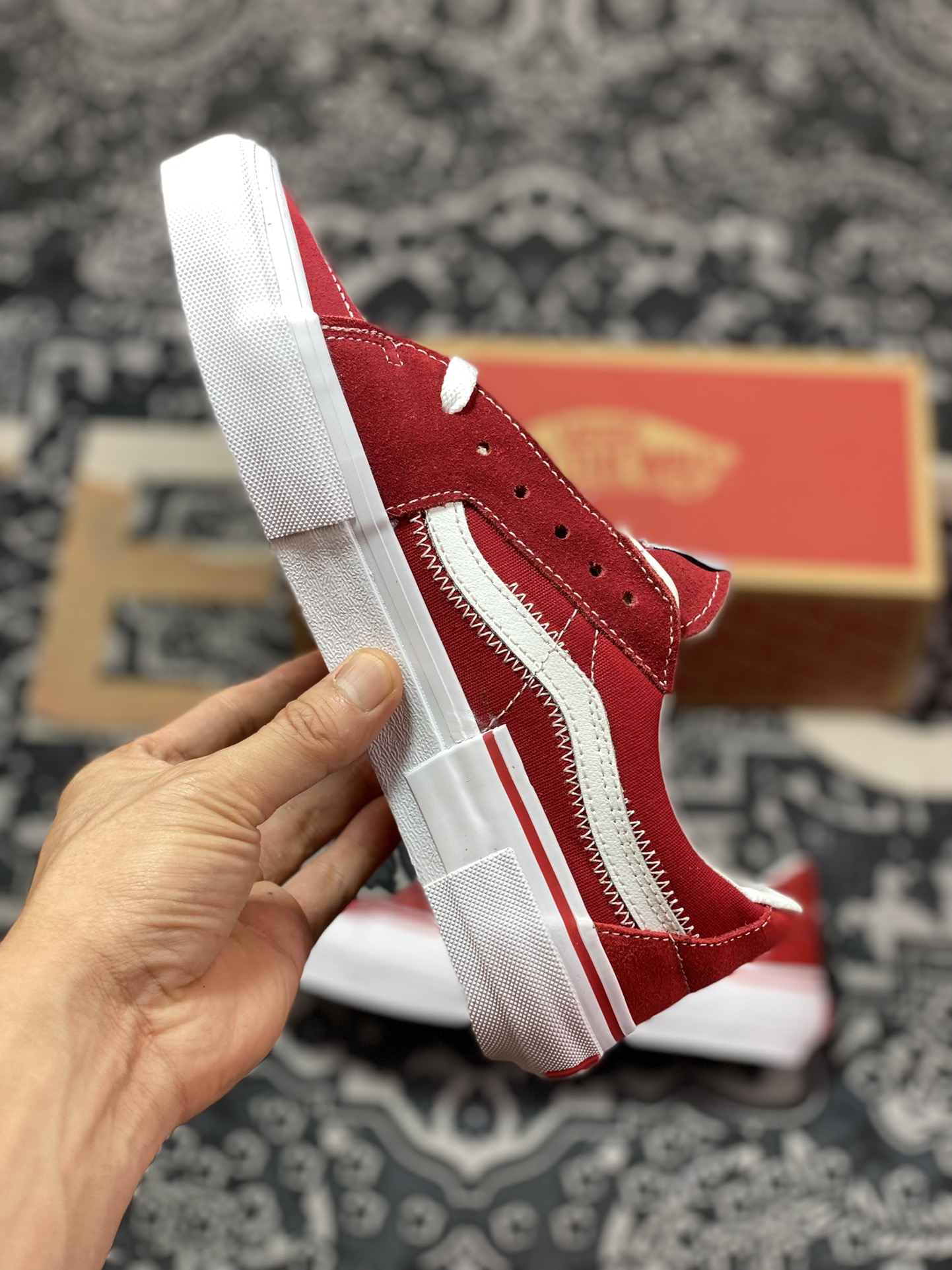 150 Vans Sk8-Low 解构主义 红白 以红白条经典鞋型 Sk8-Low解构融入车缝线