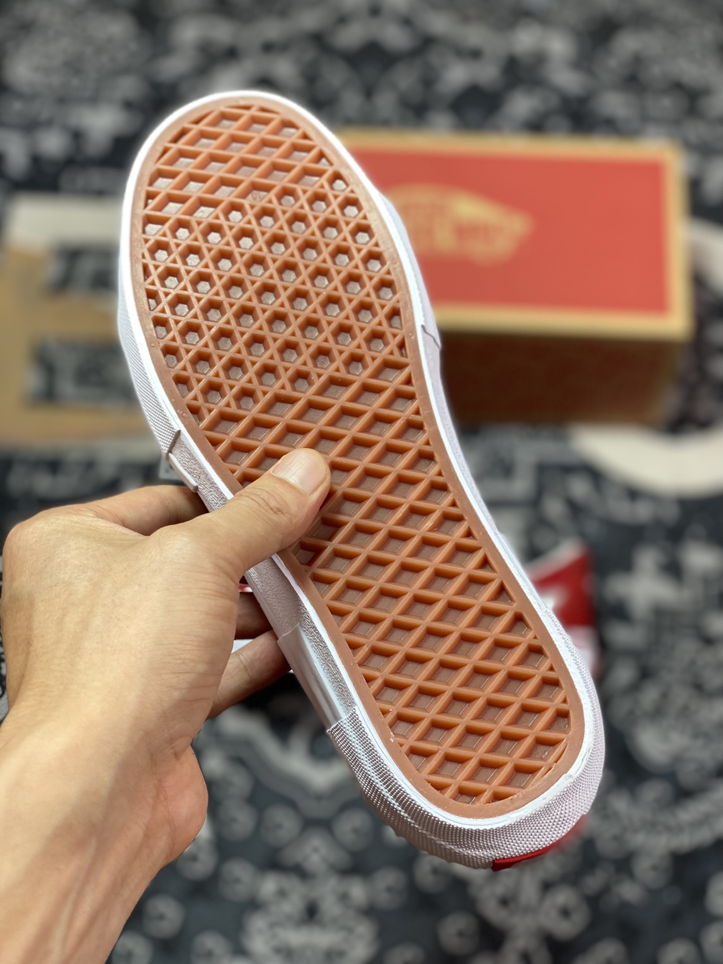 150 Vans Sk8-Low 解构主义 红白 以红白条经典鞋型 Sk8-Low解构融入车缝线