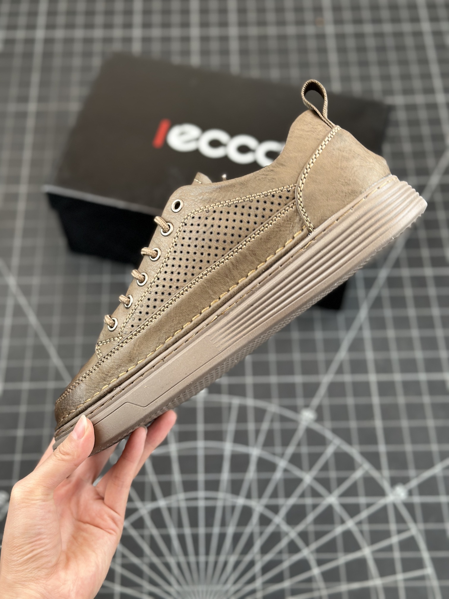 Ecco 2023 new perforated breathable sports casual sneakers