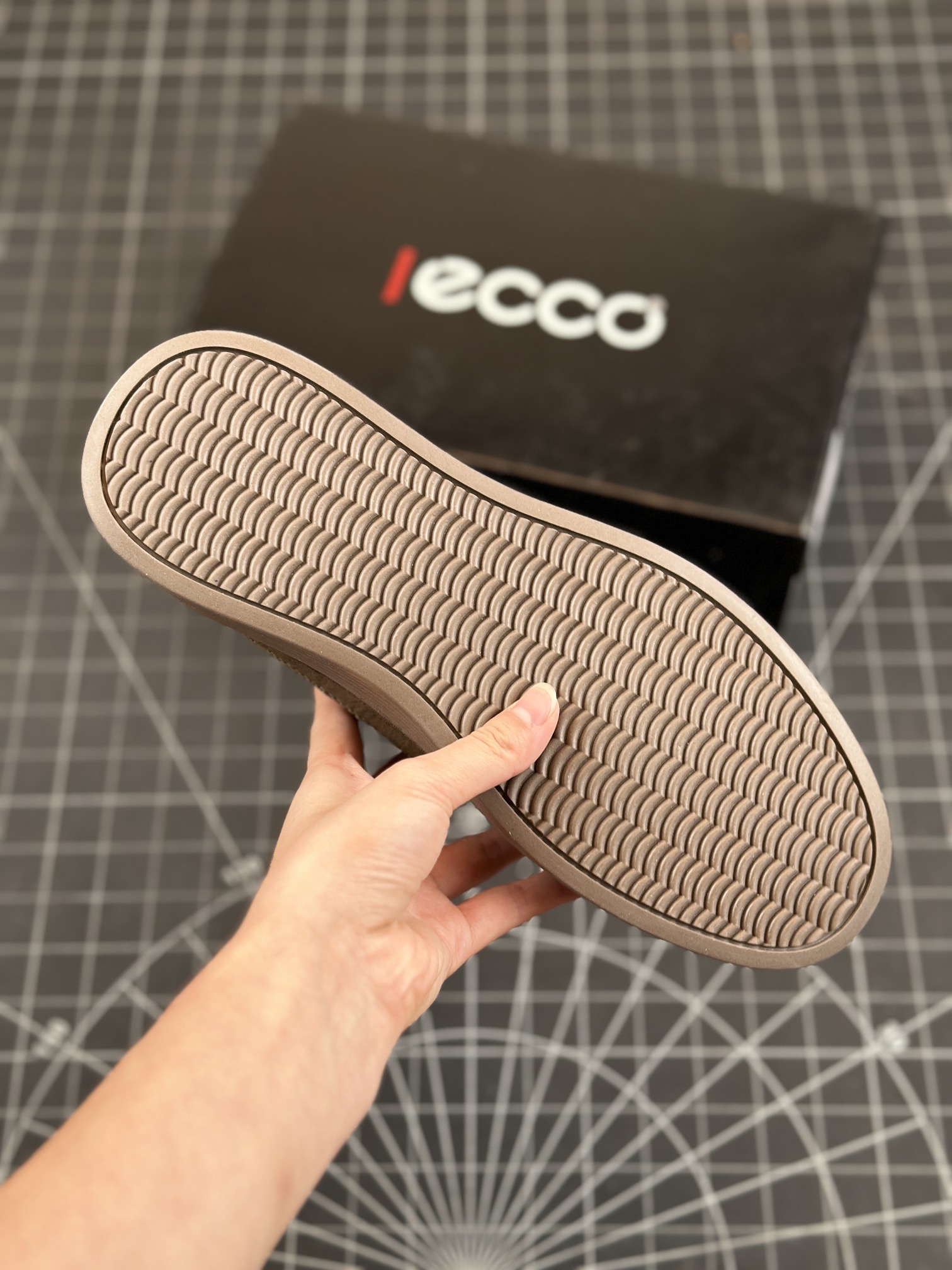 Ecco 2023 new perforated breathable sports casual sneakers