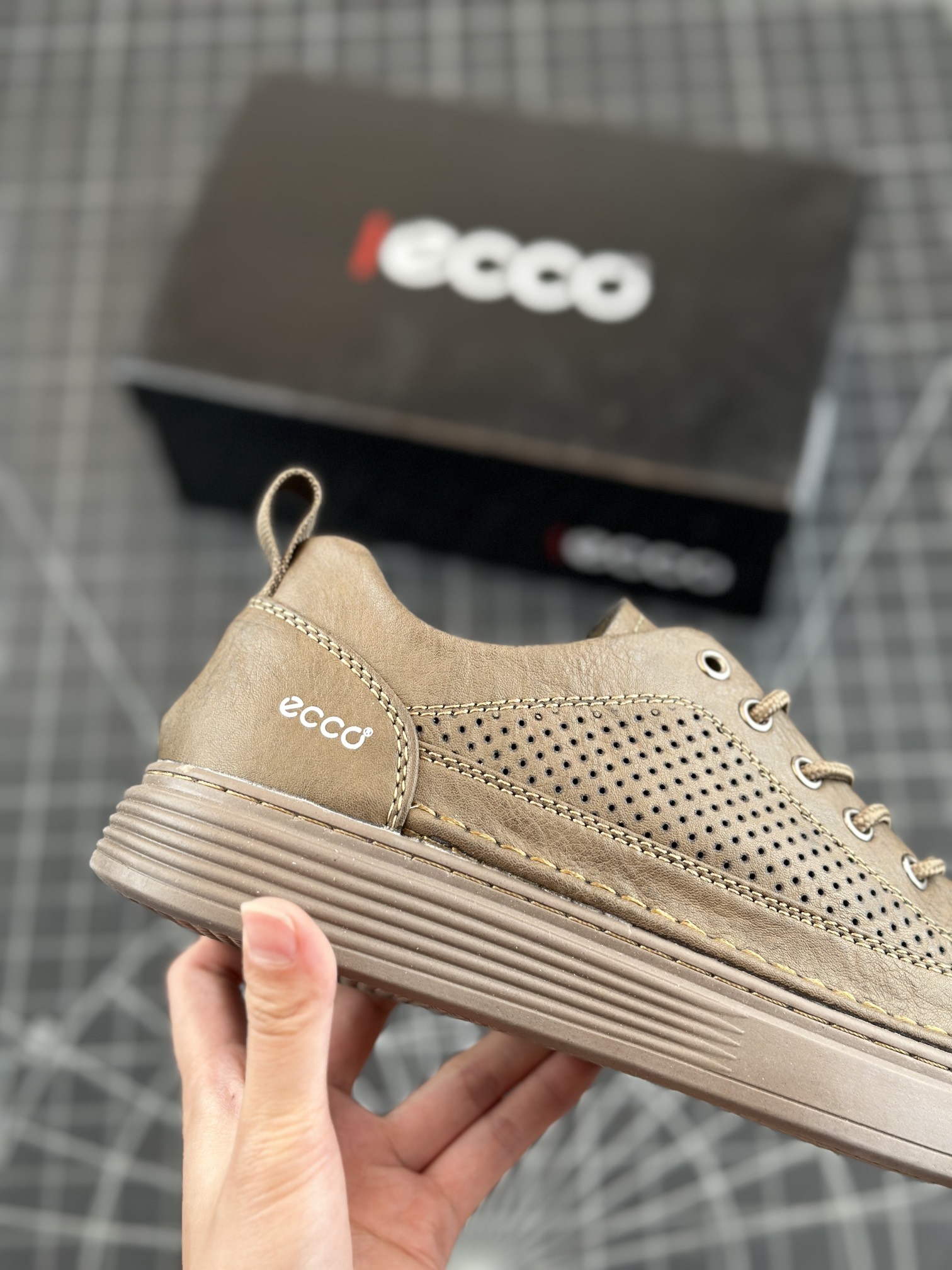 Ecco 2023 new perforated breathable sports casual sneakers