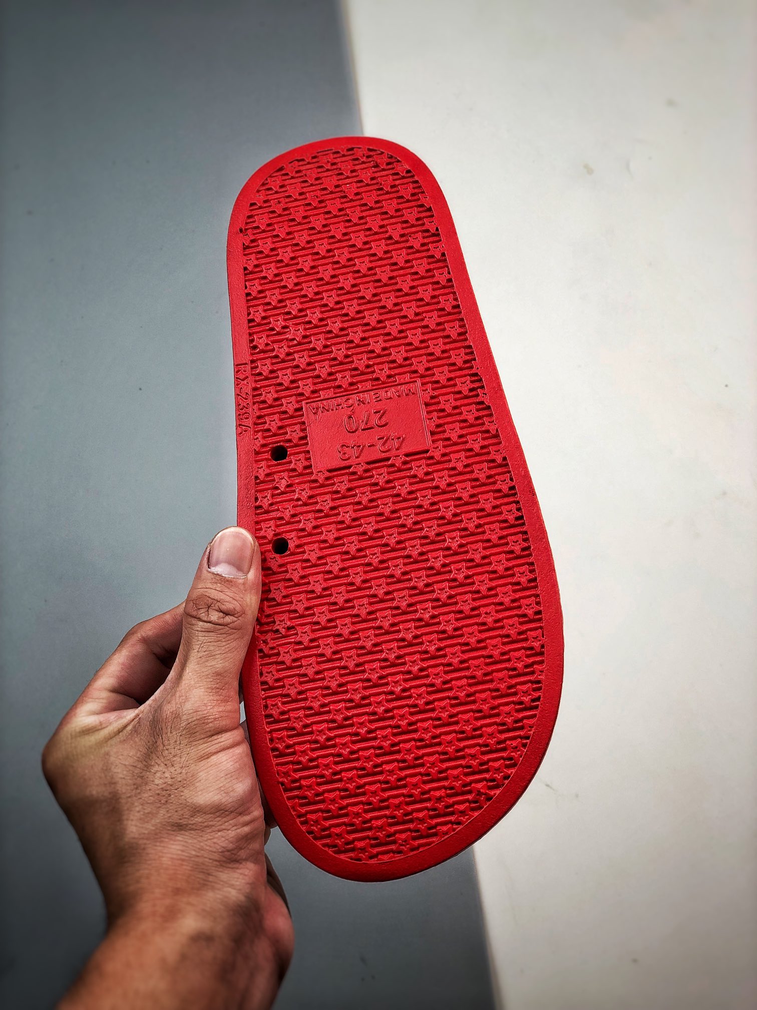 正确100 Supreme suprize design 街头潮牌沙滩拖鞋情侣款