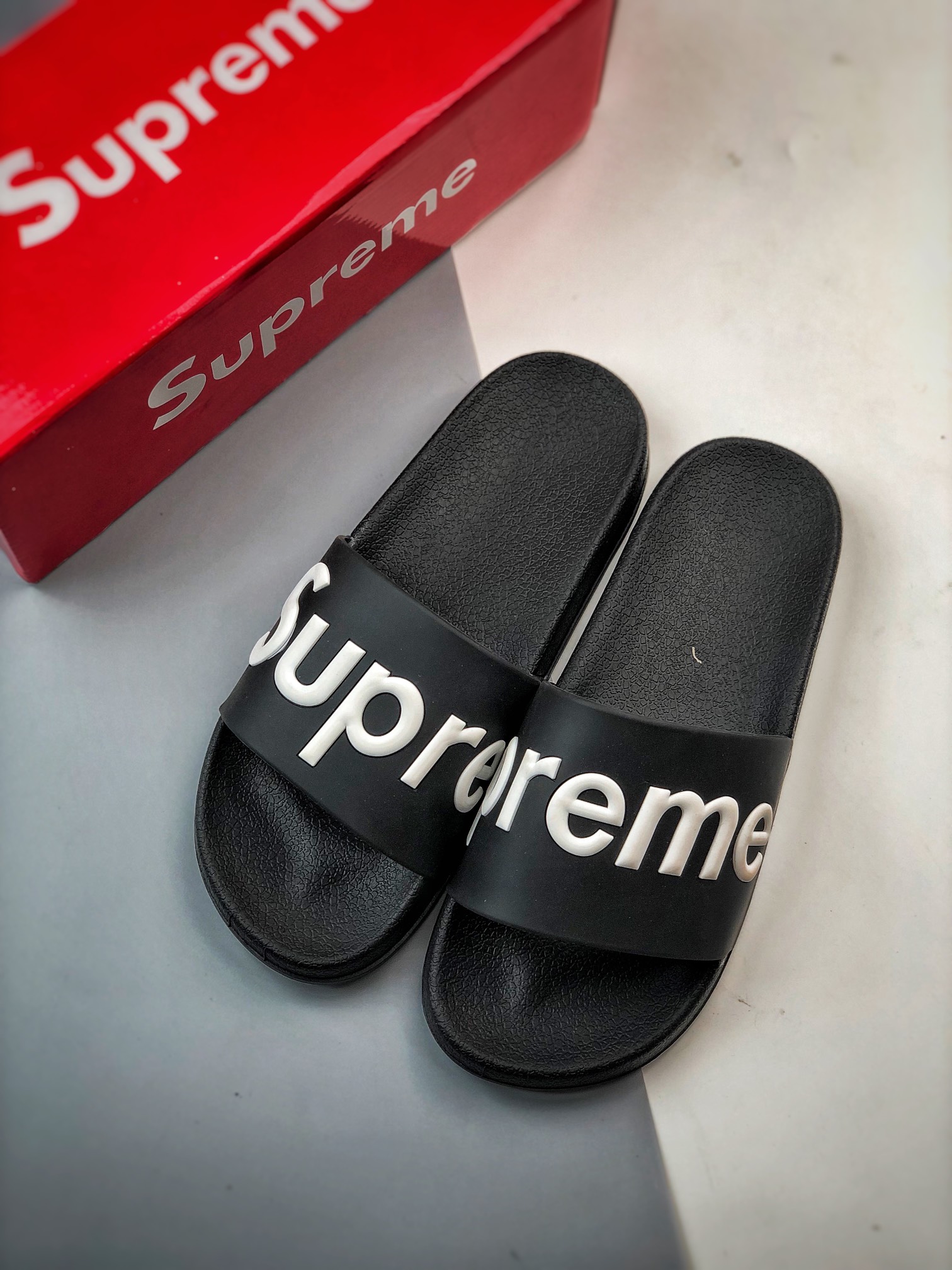 100 Supreme suprize design 街头潮牌沙滩拖鞋情侣款