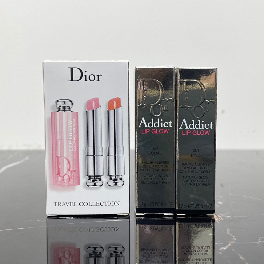 Se puede incluir etiqueta en chino ✔️ Set de dos bálsamos labiales de color Dior! Contiene: 3.2g*2. Tonos: 001#, 004#.
