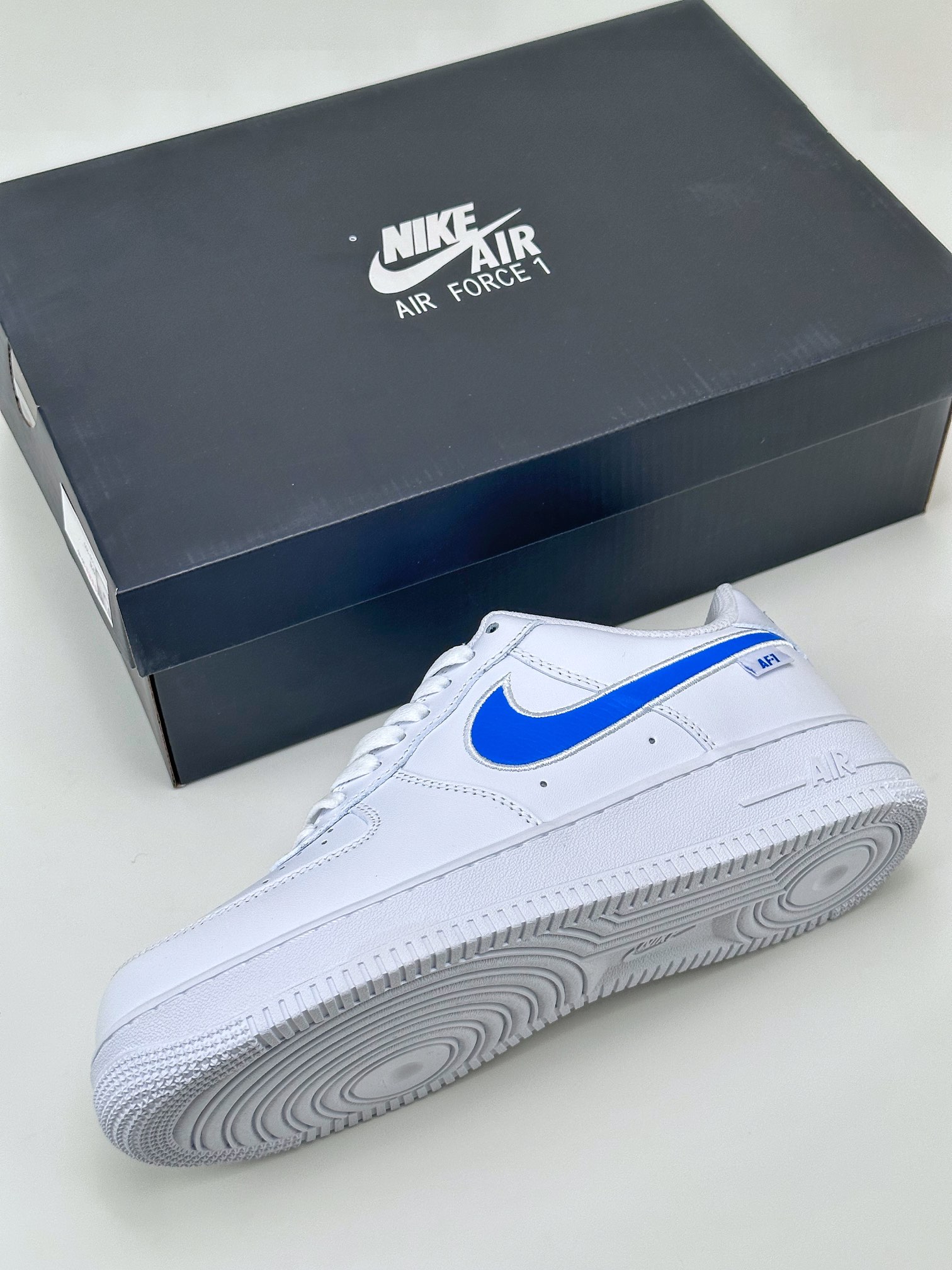 200 Nike Air Force 1 Low 07 复古白蓝 FN7804-100