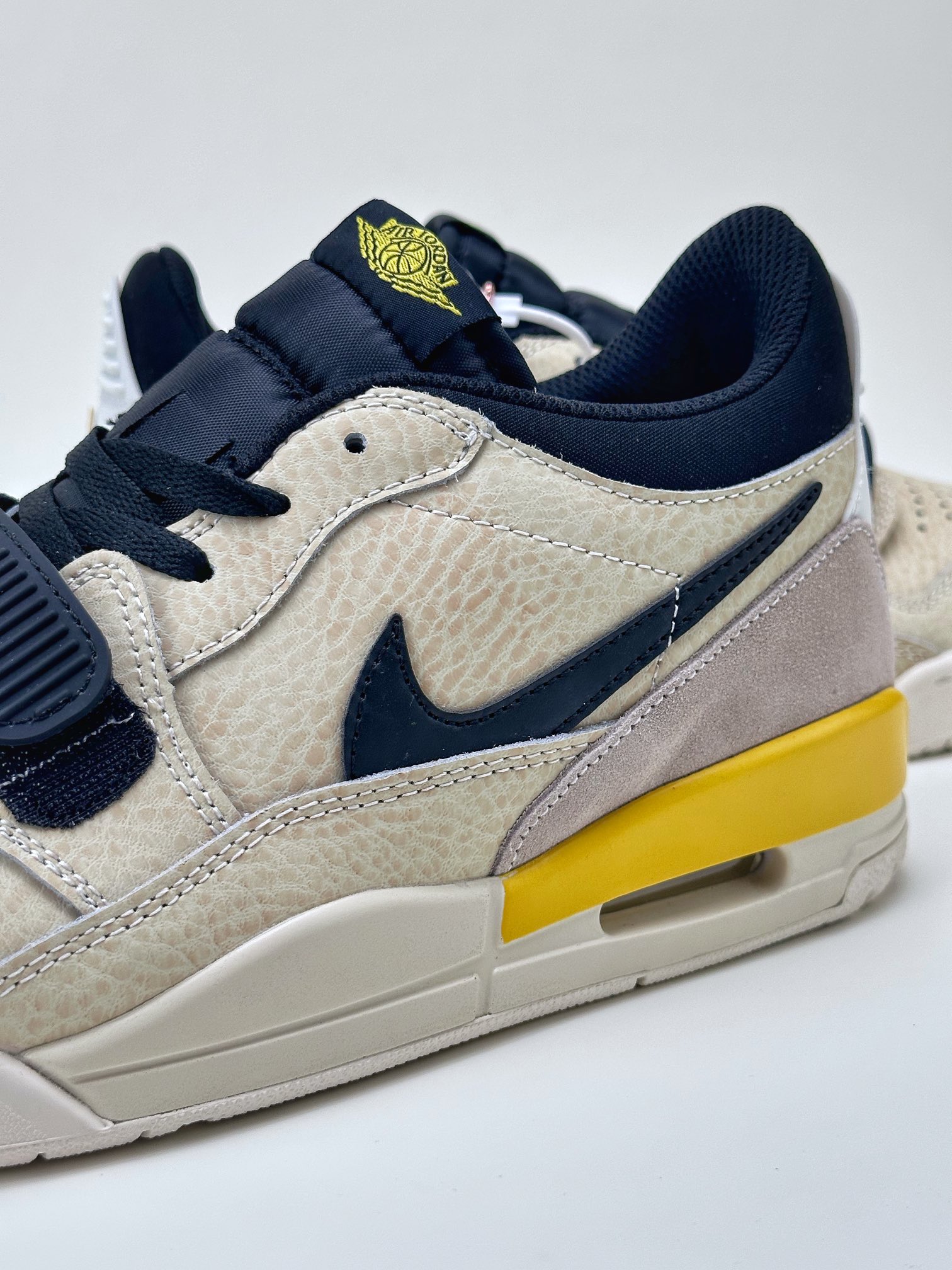 Air Jordan Legacy 312 Low 白黄蟒纹 CD7069-200