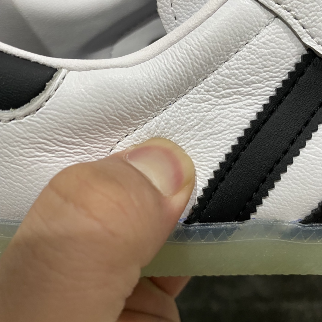 图片[4]-【纯原版】Adidas Samba X Dill 阿迪三叶草休闲板鞋 桑巴德训鞋白黑GZ4730nn全头层皮料 最大46码磨具全新释出原鞋1:1完美复刻 顶级版本 细节随意对比n帮面材料：韩国纳米合成革…区别市场通货真真的顶级 此版本出货预计打造几十色争取打造市场巅峰品质桑巴系列 真真的让你无法挑剔的东西！ 尺码：36-46全码出货-莆田鞋批发中心