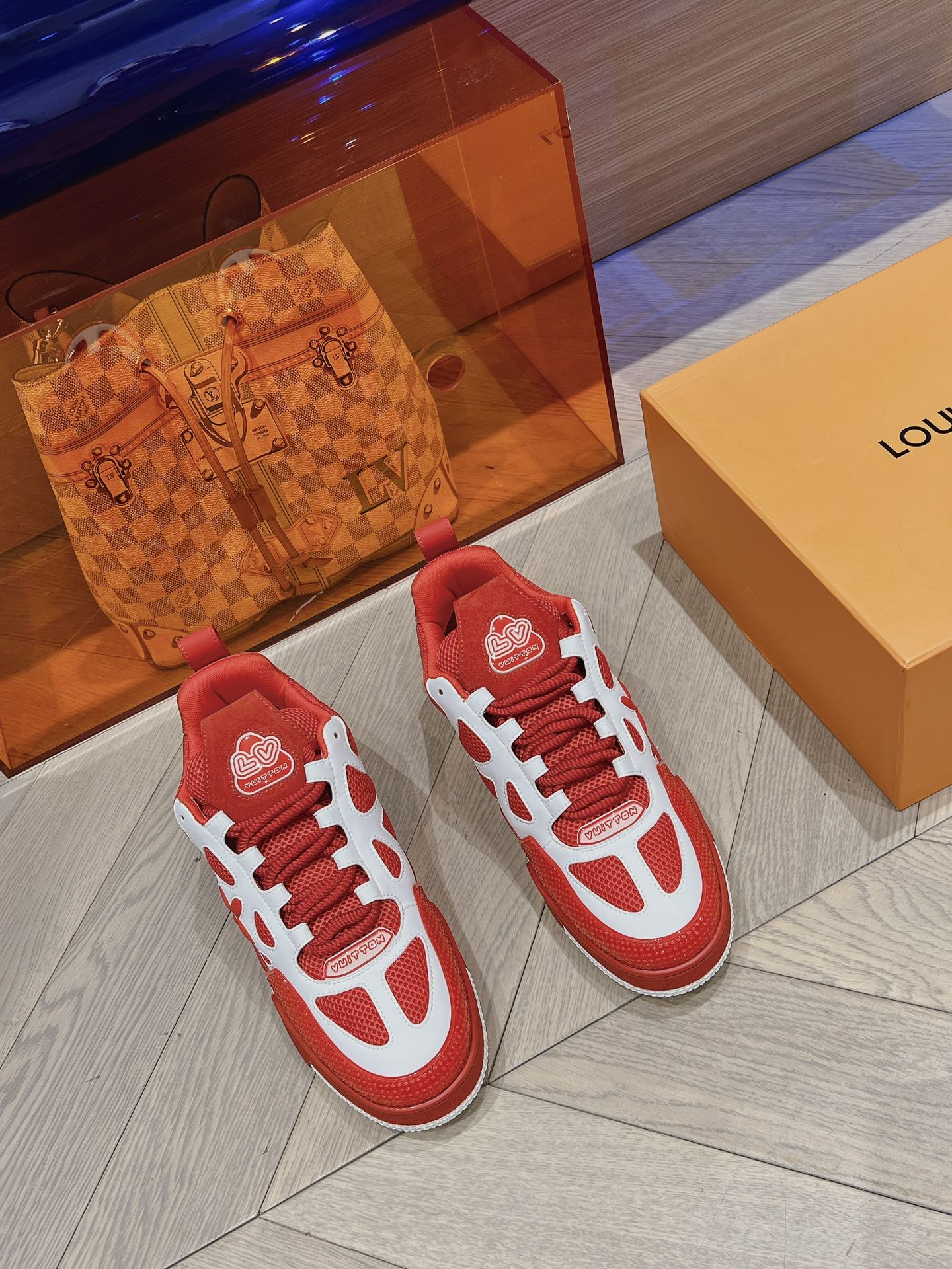 NO:480961,A must-have for couples!   Purchase grade new colors are available in stock!  LV Trainer PVC sneakers, Trainer's feet feel really good, and the Xiaohongshu Internet celebrity couples are showing off one after another!  The fabric is made of the same material as the original, and the workmanship details are compared with each detail!  Various leather TPUs, super complex splicing, the original TPU bottom is not made of ordinary materials!  Size 38-46 (46 customized), casual shoes/sports shoes, louis vuitton, sneakers19860909情侣款必备！  代购级 新色现货供应！LV Trainer PVC 运动鞋, Trainer的脚感真的非常不错,惊喜满满小红书网红情侣纷纷开秀！ 面料选用原版完全一样材质做工细节,原版一比一,对比 每个细节！各种皮面TPU 超复杂拼接 TPU原版大底,不是普通材质哦！ 码数38-46（46定制）,休闲鞋/运动鞋,louis vuitton,sneakers,Women's Shoes