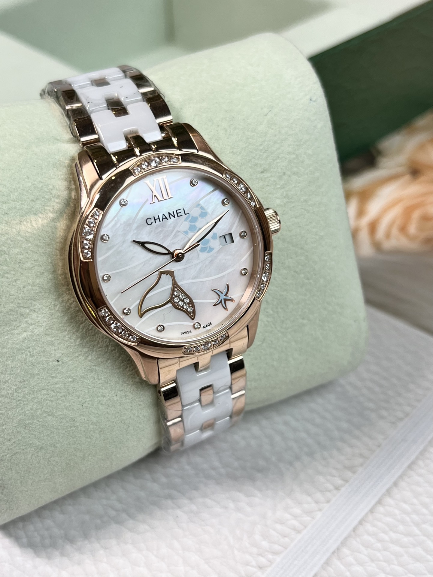Chanel 石英女款 石英腕表 进口石英机芯 蓝宝石玻璃镜面 3度防水 316精钢镶钻表壳 可以搭配精钢结合陶瓷表带或者真皮表带