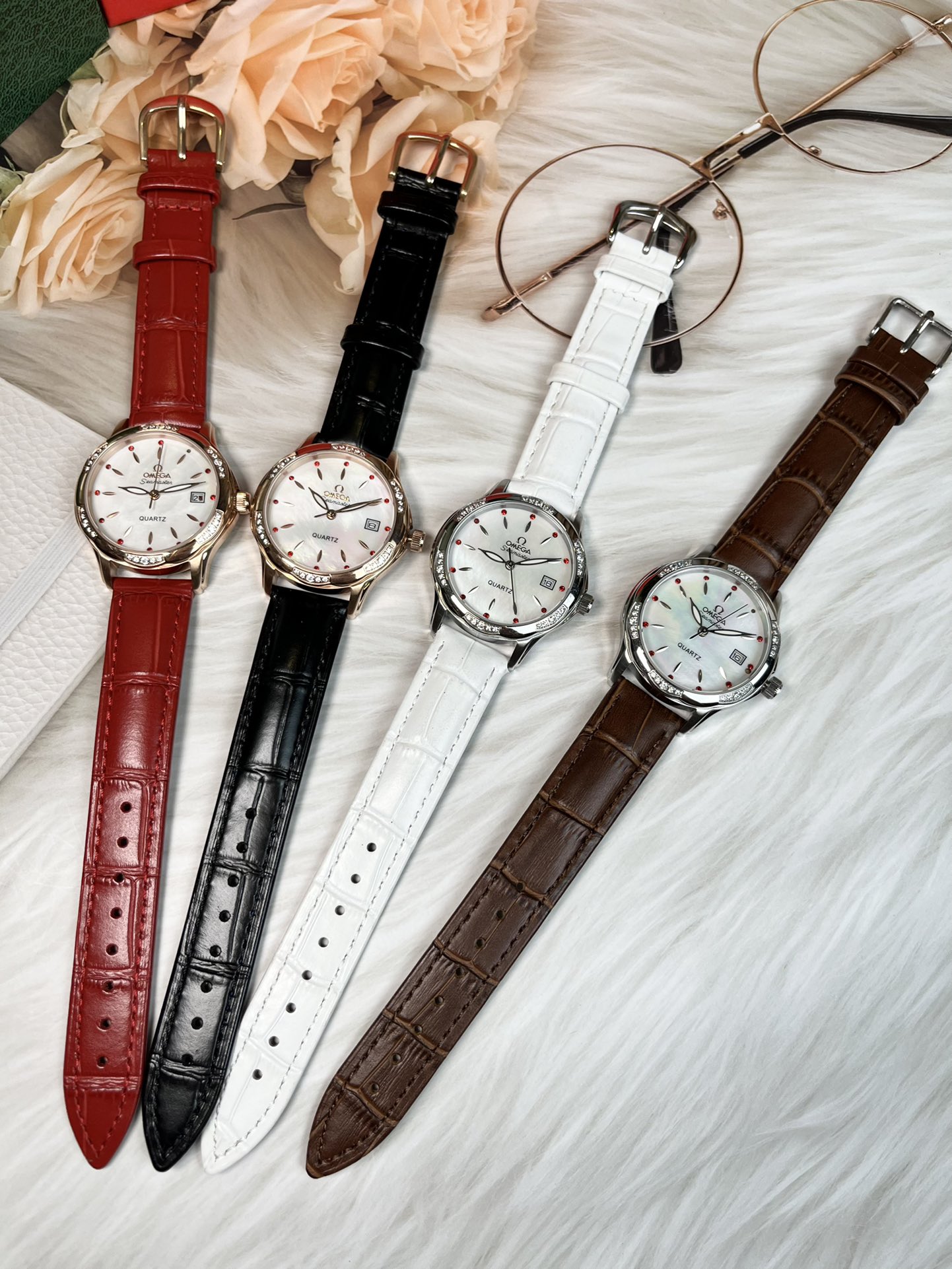 Omega 石英女款 石英腕表 进口石英机芯 蓝宝石玻璃镜面 3度防水 316精钢镶钻表壳 可以搭配精钢结合陶瓷表带或者真皮表带