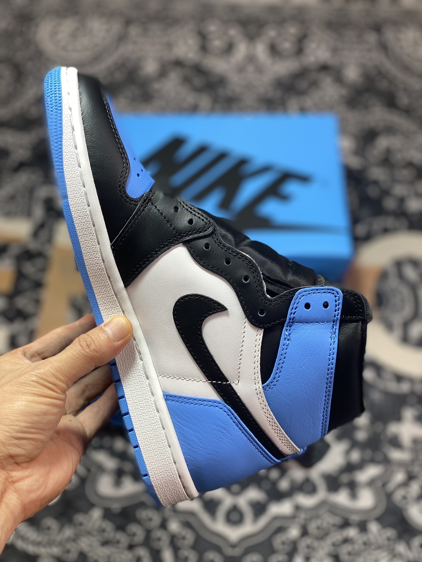 420 优选 Air Jordan 1 ” University Blue “ AJ1乔1高帮文化篮球鞋 蓝白 DZ5485-400