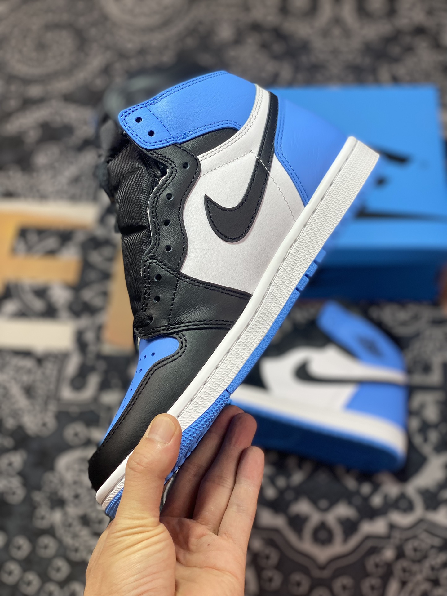 420 优选 Air Jordan 1 ” University Blue “ AJ1乔1高帮文化篮球鞋 蓝白 DZ5485-400