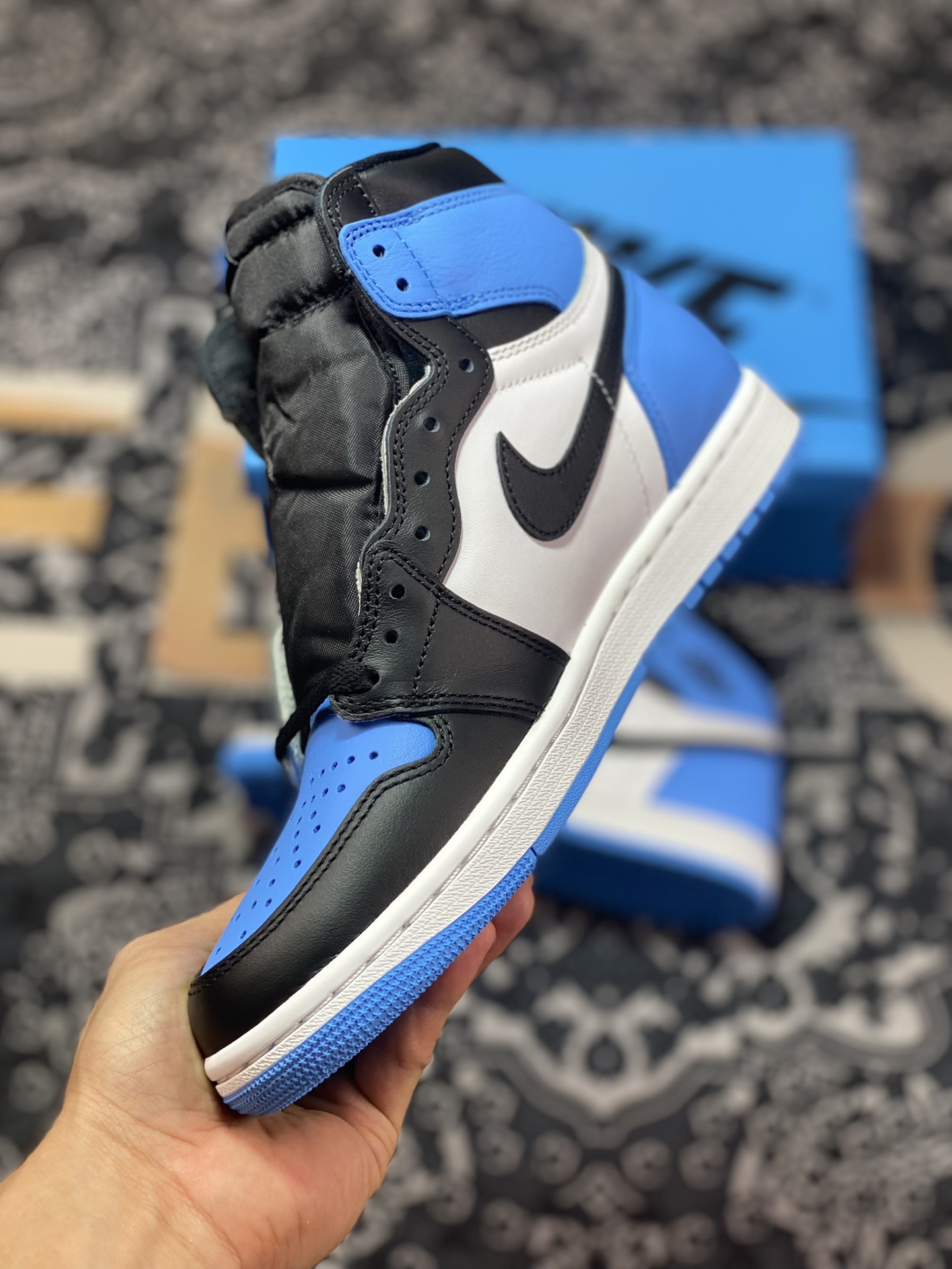 420 优选 Air Jordan 1 ” University Blue “ AJ1乔1高帮文化篮球鞋 蓝白 DZ5485-400