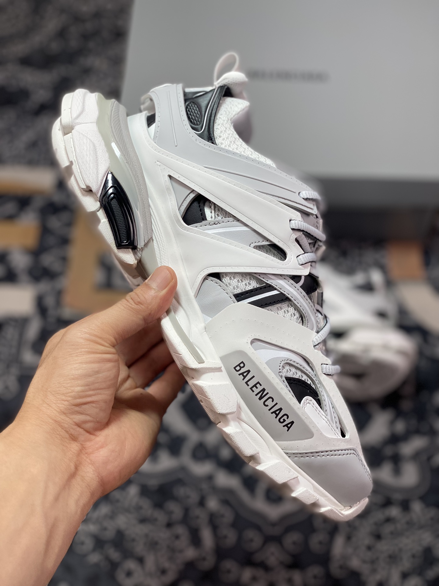 420 巴黎世家BALENCIAGA Track Traine3.0代复古野跑姥爹慢跑鞋“浅灰白黑”555036 W3AD3 9812