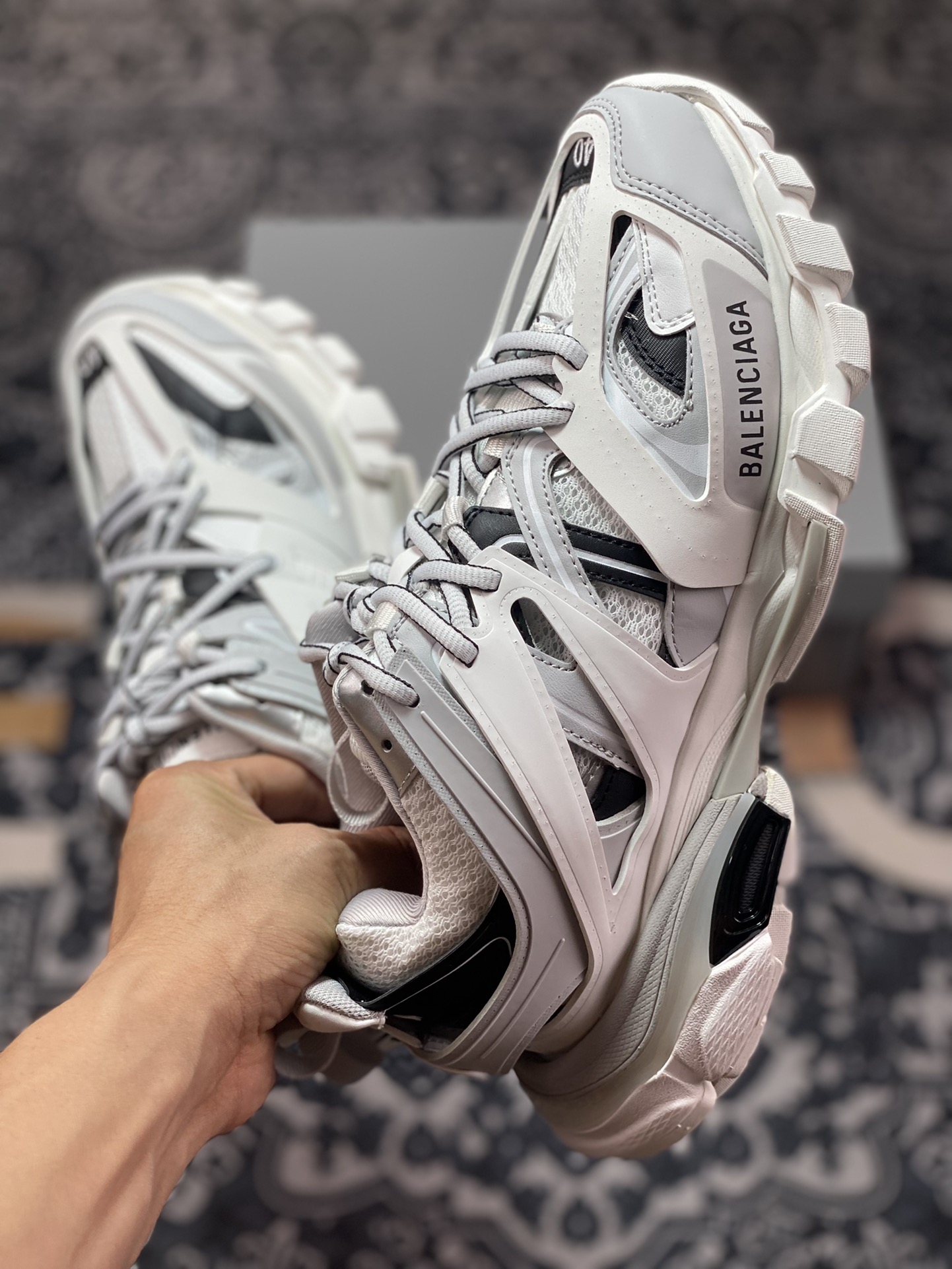 420 巴黎世家BALENCIAGA Track Traine3.0代复古野跑姥爹慢跑鞋“浅灰白黑”555036 W3AD3 9812