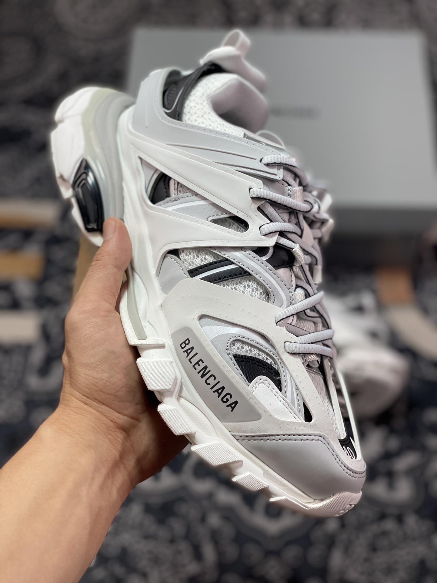 420 巴黎世家BALENCIAGA Track Traine3.0代复古野跑姥爹慢跑鞋“浅灰白黑”555036 W3AD3 9812