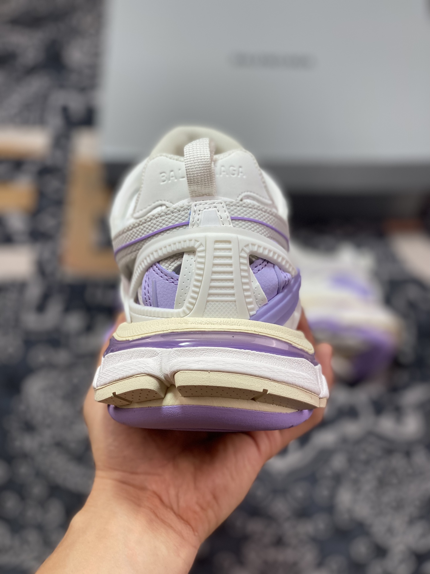 520 Balenciaga老爹鞋来了巴黎世家BALENCIAGA Track 2 SneakeBeige/Grey/Purple 慢跑鞋“镂空米白浅紫灰”568614 W3AE2 5711