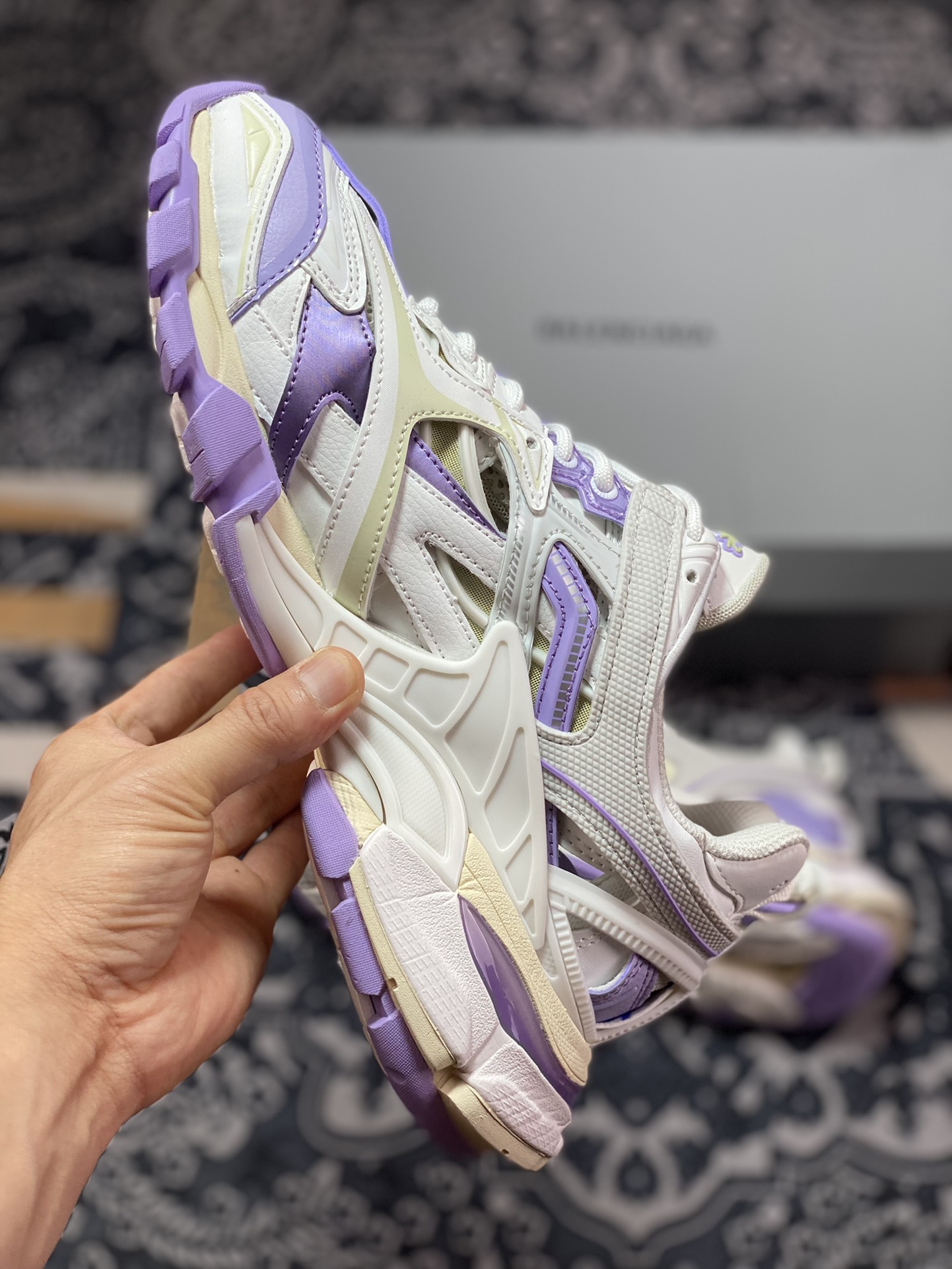 520 Balenciaga老爹鞋来了巴黎世家BALENCIAGA Track 2 SneakeBeige/Grey/Purple 慢跑鞋“镂空米白浅紫灰”568614 W3AE2 5711