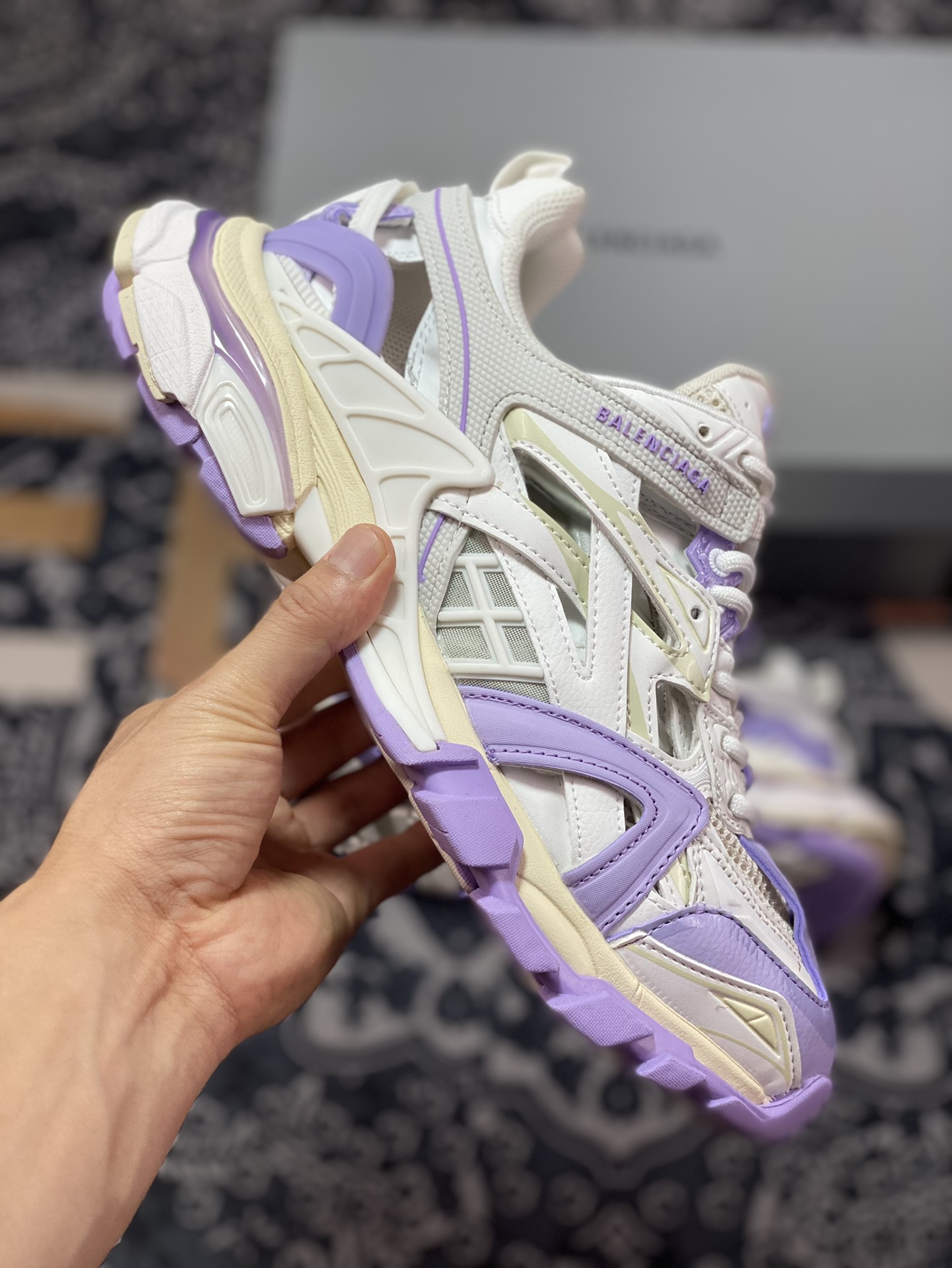 520 Balenciaga老爹鞋来了巴黎世家BALENCIAGA Track 2 SneakeBeige/Grey/Purple 慢跑鞋“镂空米白浅紫灰”568614 W3AE2 5711