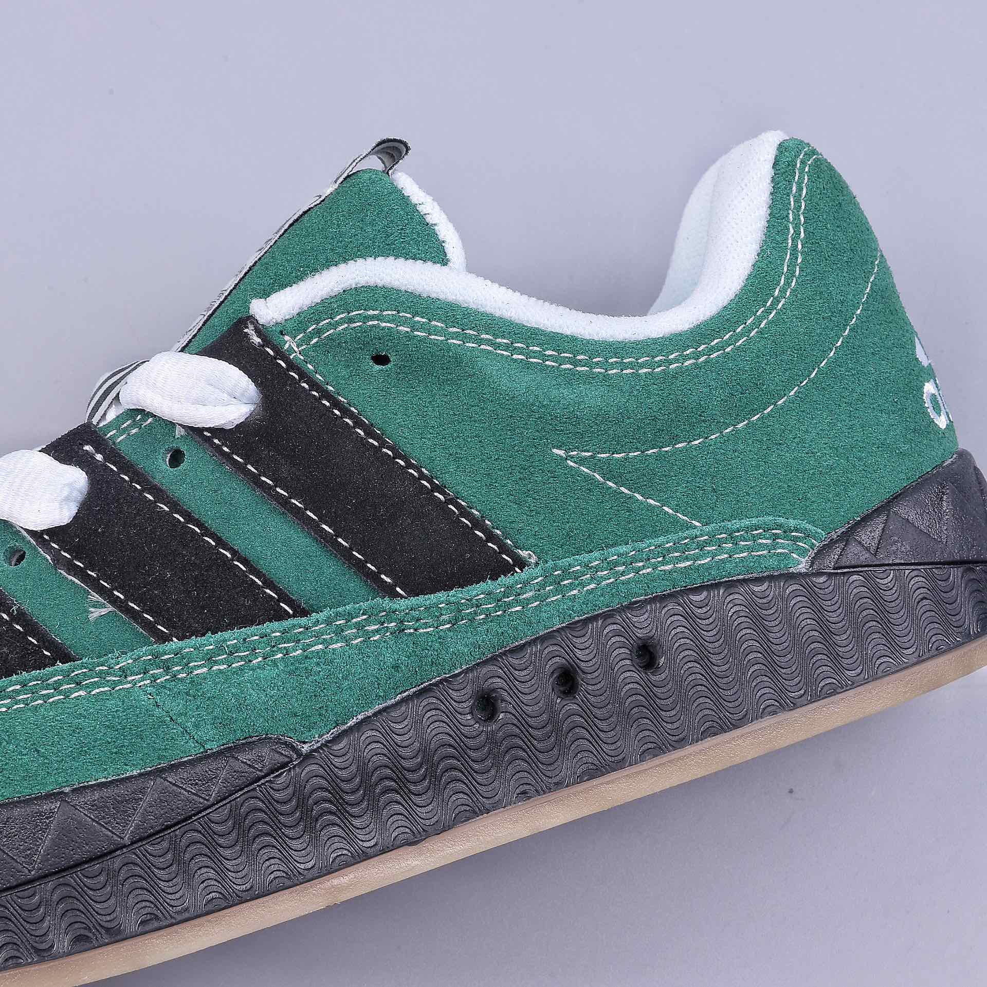 160 Adidas Adimatic Low 马蒂奇系列低帮 复古鲨鱼面包鞋运动休闲滑板板鞋 IE2164