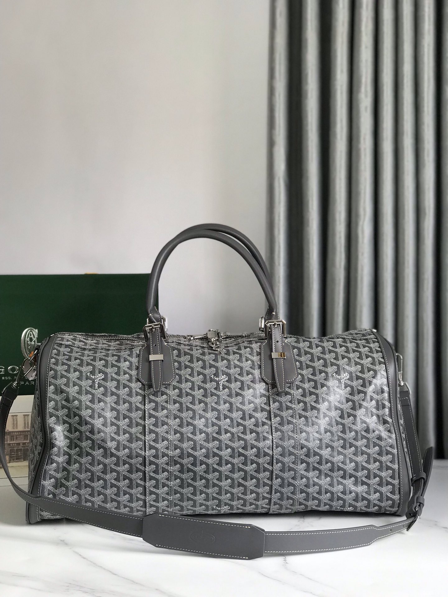 NO:201662,, Exclusive background Goyard Croisiere 50 portable travel bag sports bag, the same large-capacity travel fashion item of celebrities, goyardine classic pattern canvas with top layer cowhide, shoulder straps are removable, portable light and handsome, crossbody casual sports, is the best choice for travel Size Size: 50*26*26cm 0201515, Goya, cowhide19860909,独家背景 Goyard Croisiere 50手提旅行袋运动包,明星同款大容量旅行时尚单品,goyardine 经典花纹帆布搭配头层牛皮,肩带可拆卸,手提轻便帅气,斜挎休闲运动,是出行旅游的不二之选 Size 尺寸:50*26*26cm 0201515,戈雅,cowhide,Bag