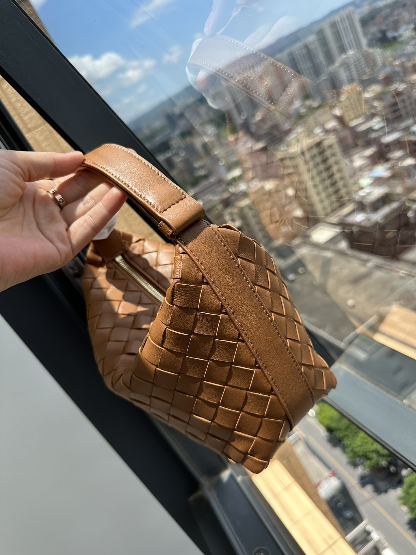 950 Pure original product Bottega Veneta (BV) 23 new women's Wallace shoulder bag woven handbag armpit bag, also equipped with the intrecciato we