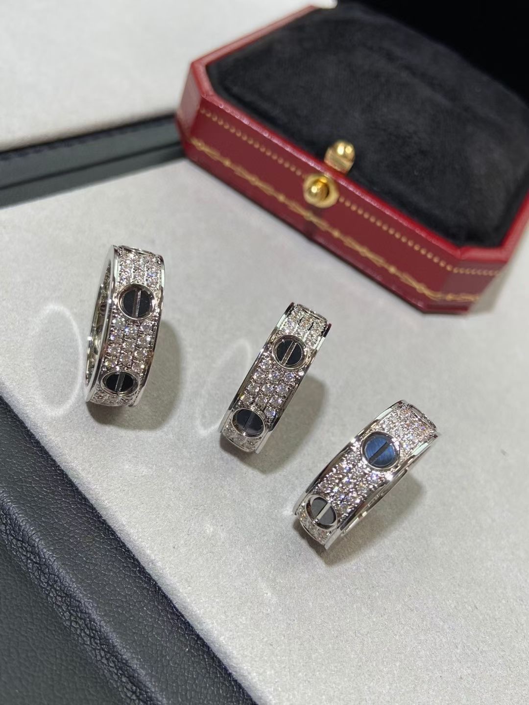 Cartier 卡地亚/Cartier 满天星黑钉戒指