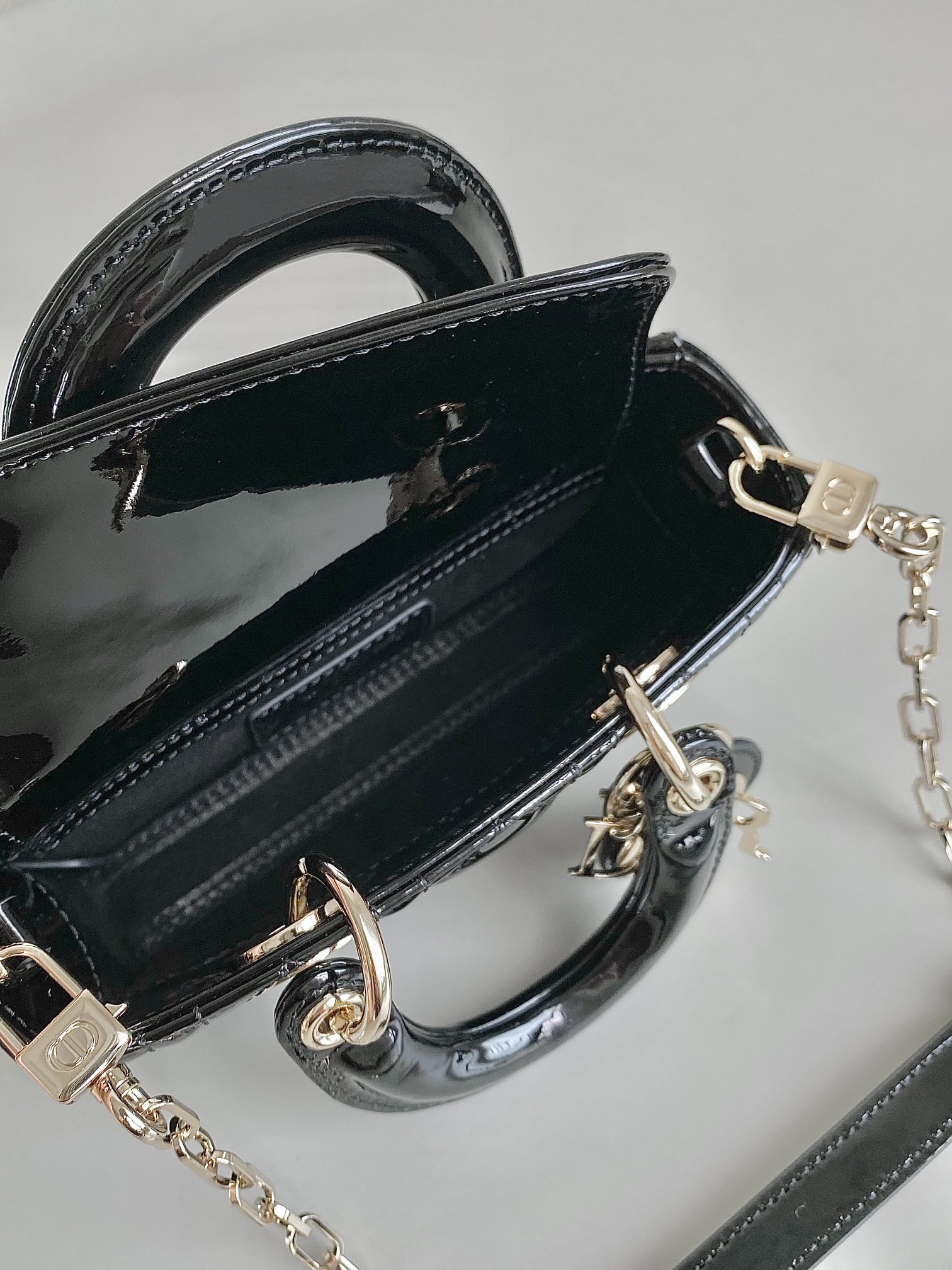 Dior 漆皮黑金 超迷你𝗗-𝗝𝗼𝘆 𝗯𝗮𝗴七夕爱心款 果然就是轮回 回归了一把中古戴妃长方包形