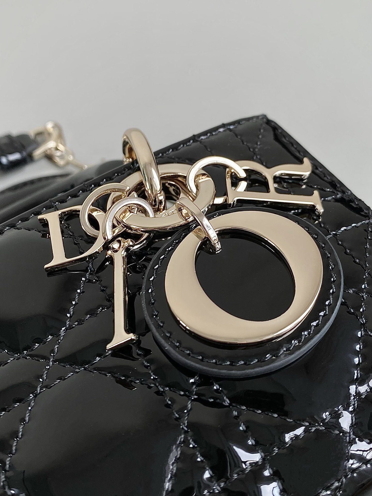 Dior 漆皮黑金 超迷你𝗗-𝗝𝗼𝘆 𝗯𝗮𝗴七夕爱心款 果然就是轮回 回归了一把中古戴妃长方包形