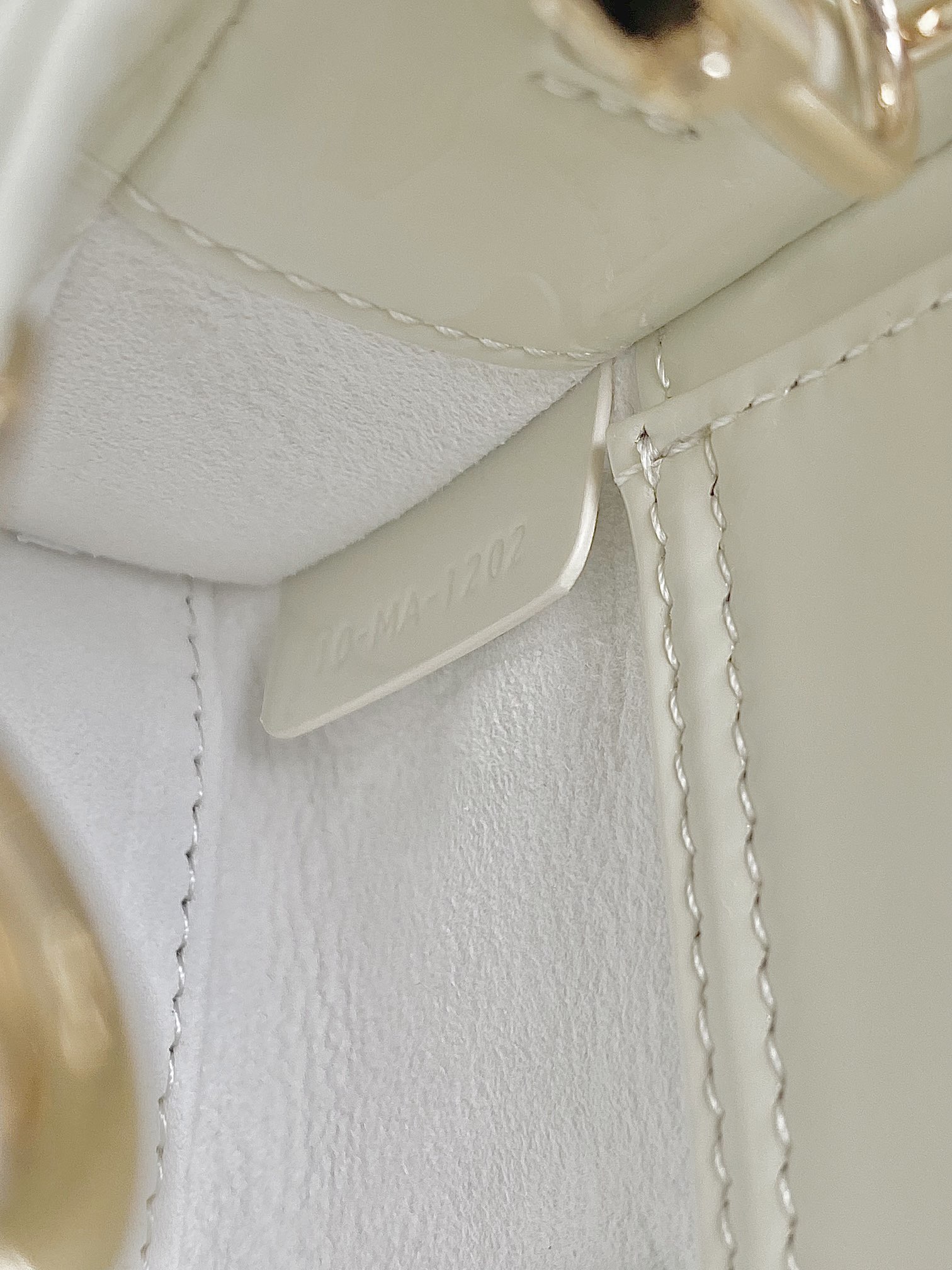 Dior 漆皮白 超迷你𝗗-𝗝𝗼𝘆 𝗯𝗮𝗴七夕爱心款 果然就是轮回 回归了一把中古戴妃长方包形