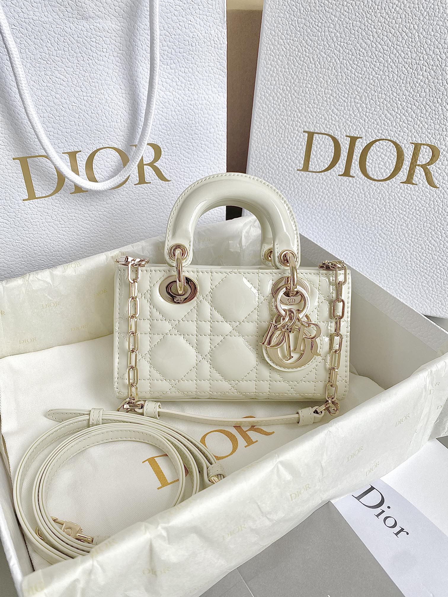 Dior 漆皮白 超迷你𝗗-𝗝𝗼𝘆 𝗯𝗮𝗴七夕爱心款 果然就是轮回 回归了一把中古戴妃长方包形