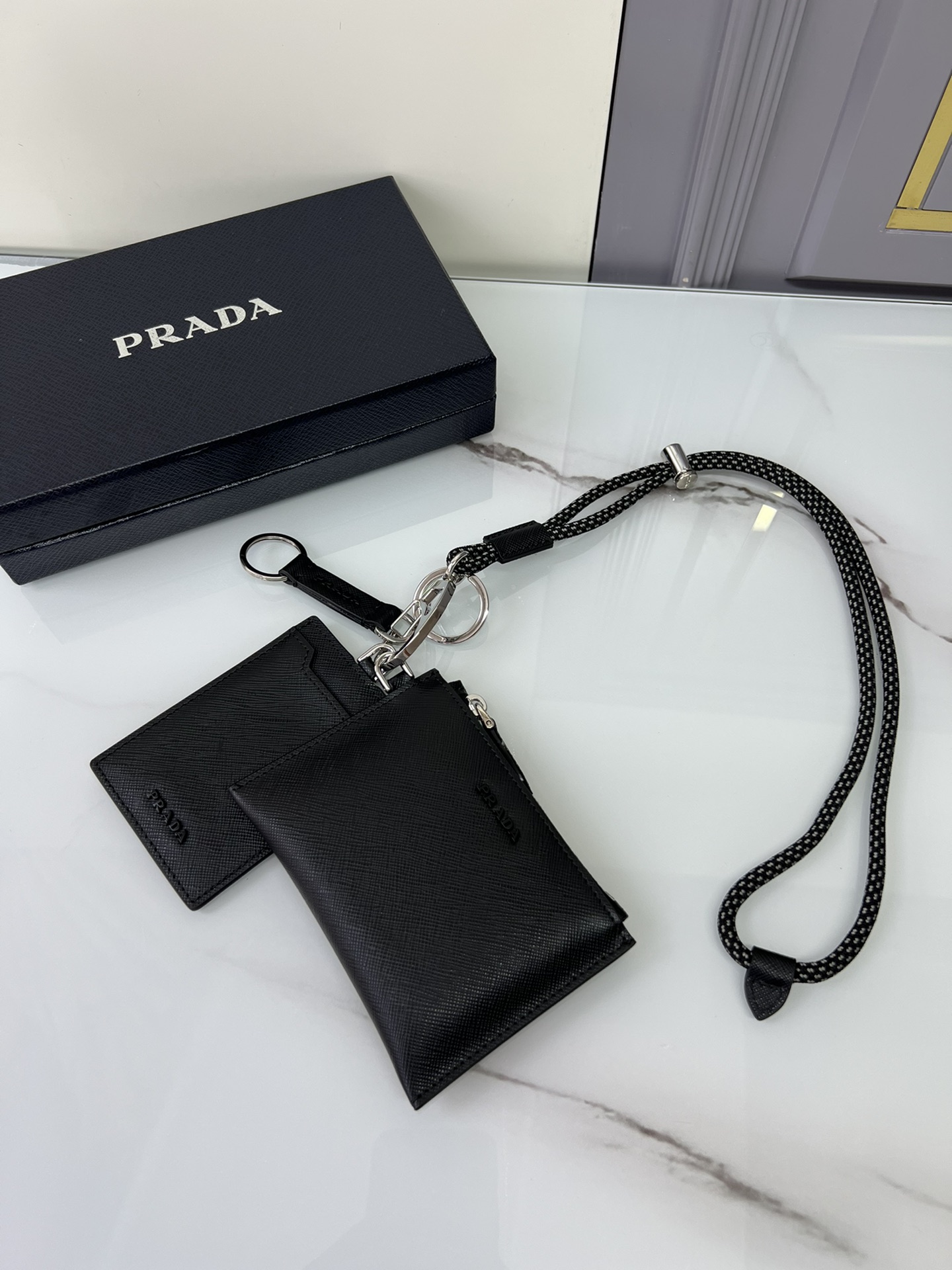 P's popular three-in-one leather lanyard key bag and ID holder, Prada model 1TT087, unisex, original Prada quality, imported cross-grain cowhide,