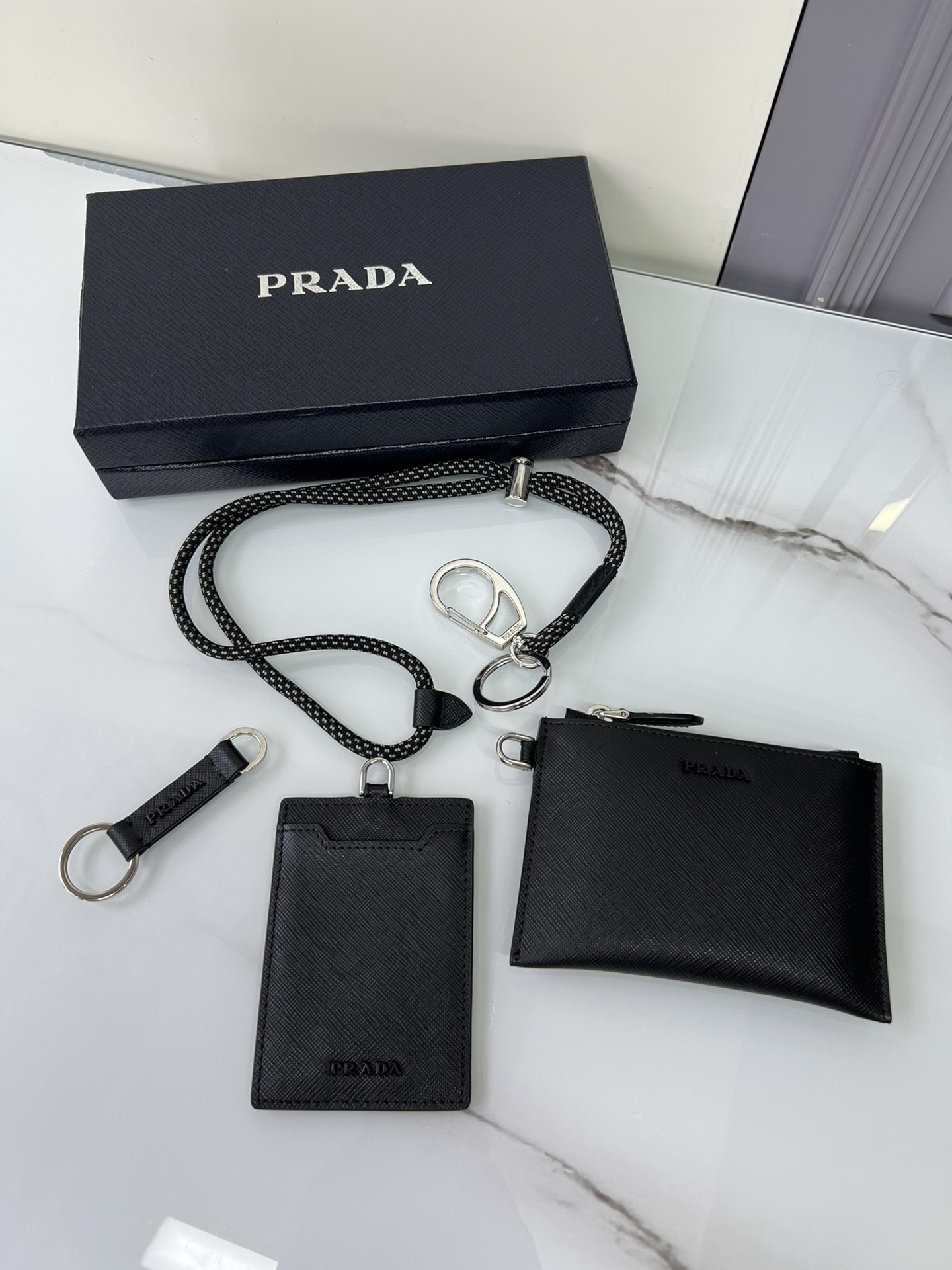 P's popular three-in-one leather lanyard key bag and ID holder, Prada model 1TT087, unisex, original Prada quality, imported cross-grain cowhide,