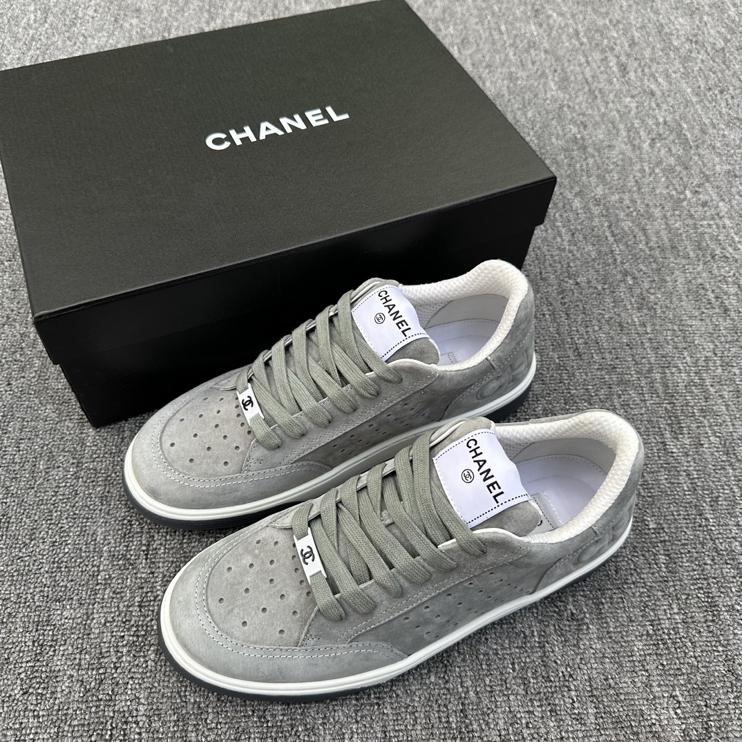 Precio real Chanel/Chanel Los nuevos zapatos deportivos casuales de cuero para hombre de Chanel están hechos de piel de…