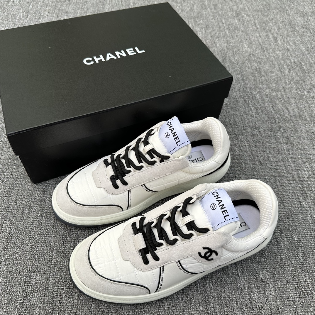 Nuevas zapatillas deportivas de tela y cuero empalmadas para hombre de CHANEL/Chanel reales. Una réplica perfecta, la v…