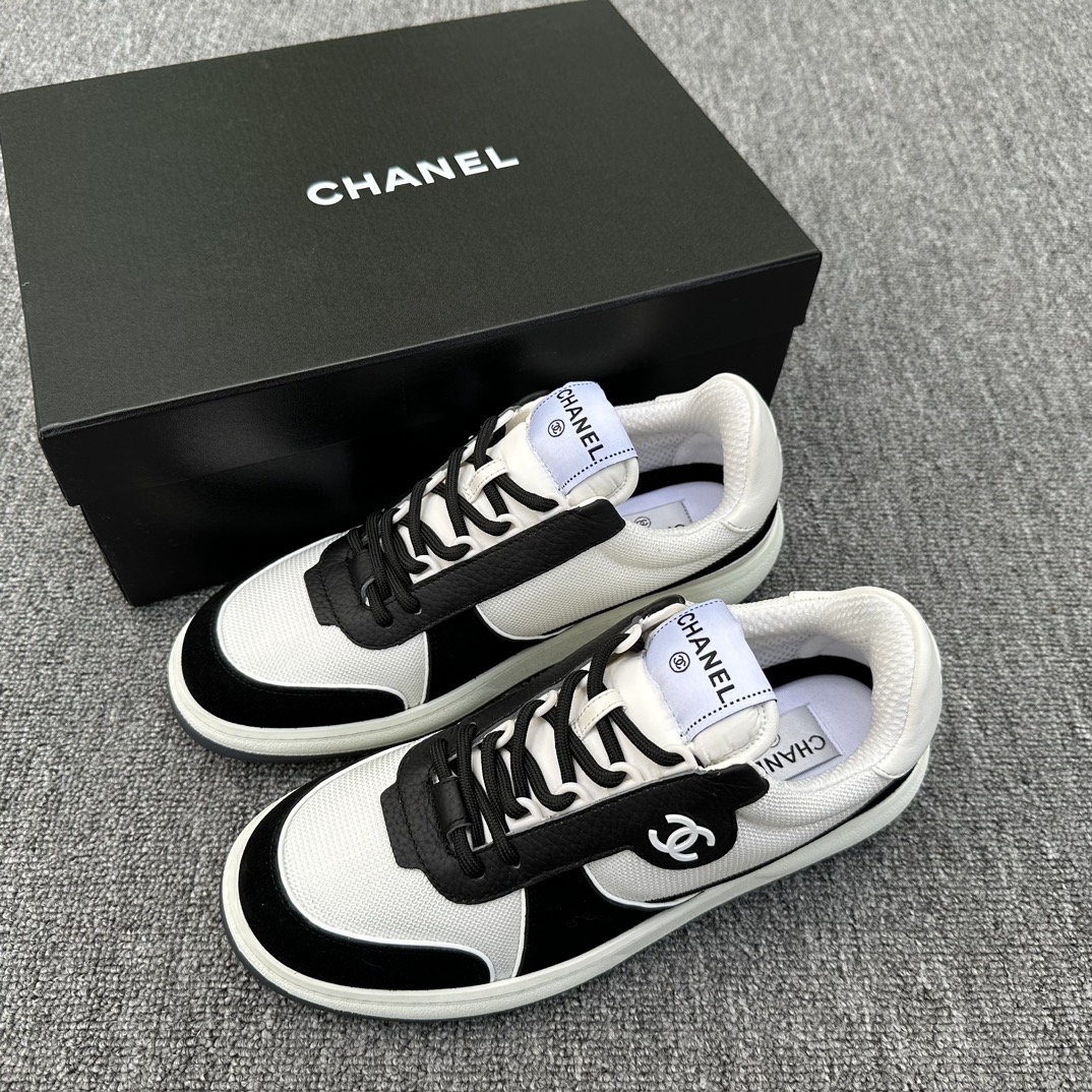 Nuevas zapatillas deportivas de tela y cuero empalmadas para hombre de CHANEL/Chanel reales. Una réplica perfecta, la v…