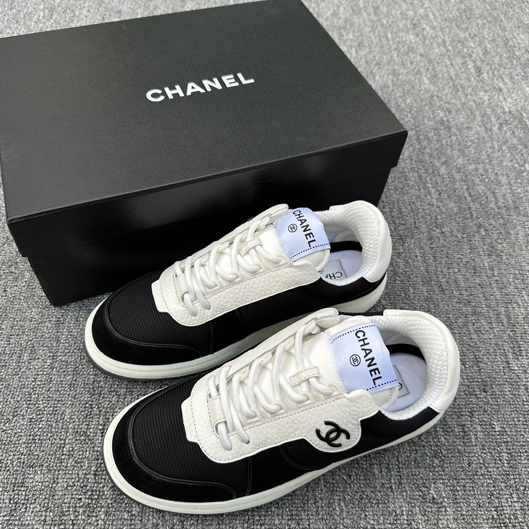 Precio real CHANEL/Nuevas zapatillas deportivas de hombre Chanel de tela y piel empalmadas. Una réplica perfecta, la ve…