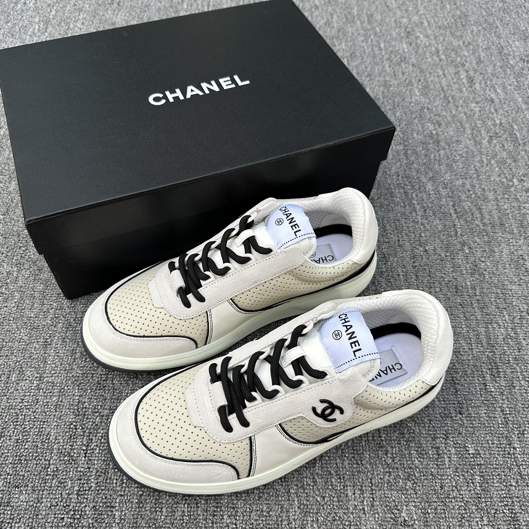Precio real CHANEL/Nuevas zapatillas deportivas de hombre Chanel de tela y piel empalmadas. Una réplica perfecta, la ve…
